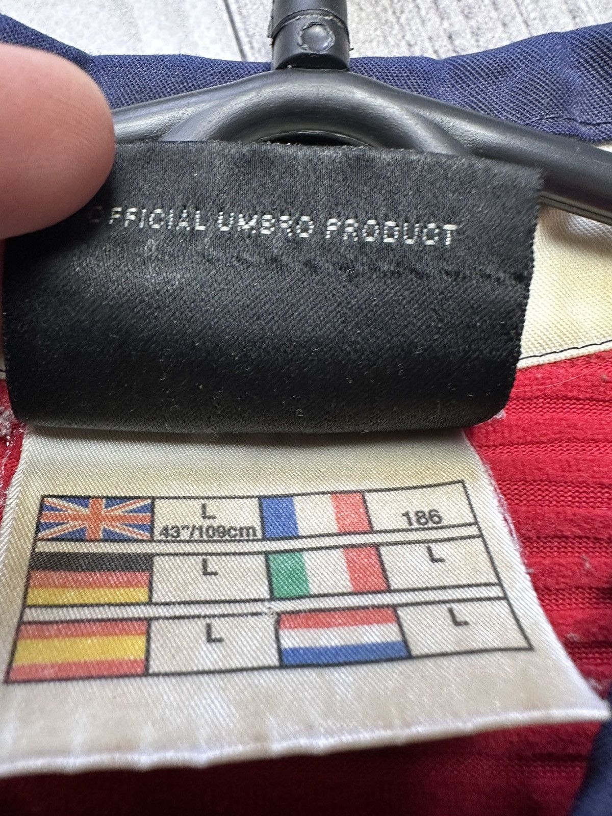 Umbro × Vintage Vintage England Umbro red soccer jersey size L Size US L / EU 52-54 / 3 - 5 Thumbnail