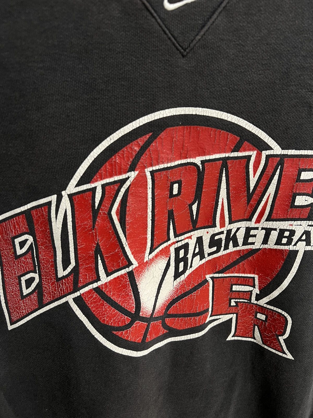 Nike × Vintage Vintage Nike Sweatshirt Elk River Basketball Crew Neck Sz L Size US L / EU 52-54 / 3 - 4 Thumbnail