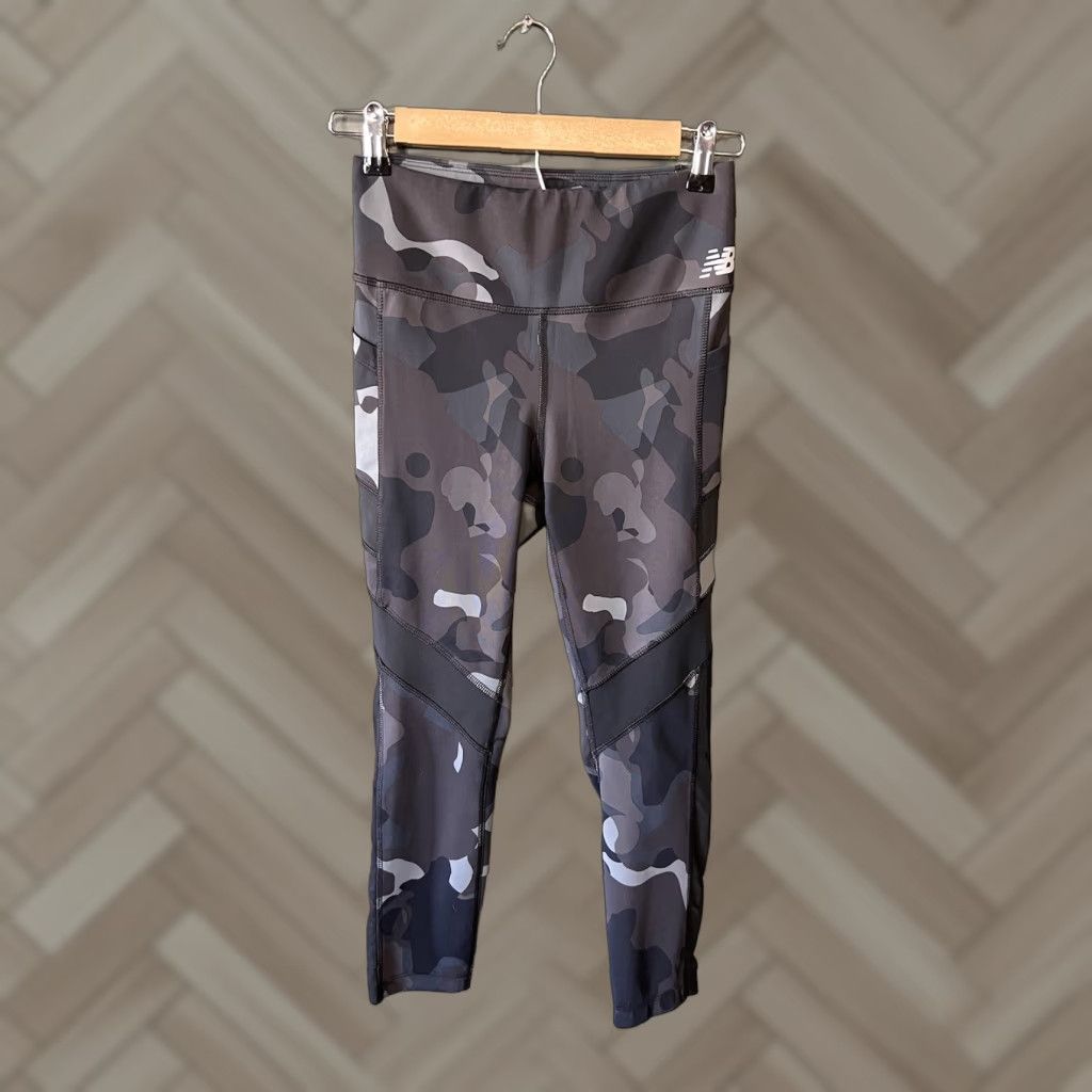 New Balance New Balance Womens Leggings Black Cropped Athletic Size S (Small) Tapered Inseam 21in Size 28" / US 6 / IT 42 - 1 Thumbnail