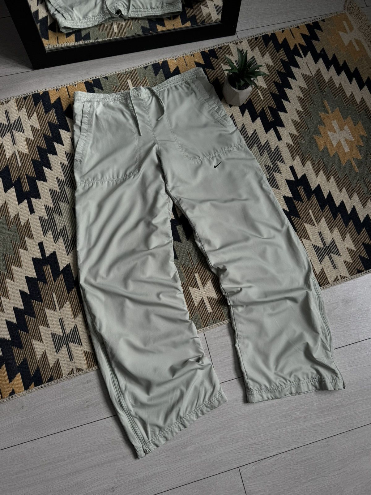 Nike Vintage Nike Nylon Baggy Y2K Pants Size 28" / US 6 / IT 42 - 3 Thumbnail