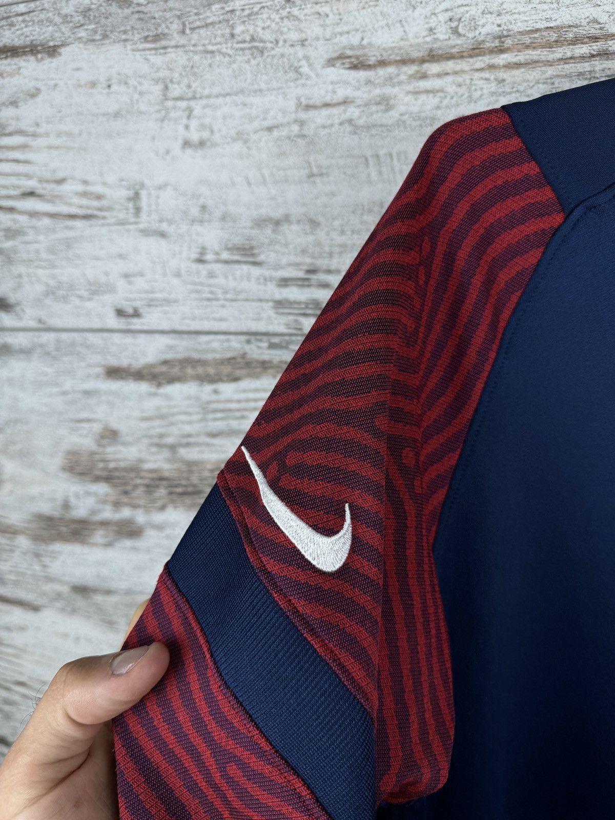 Nike Mens Vintage Nike Paris Saint-Germain Soccer jersey T-shirt Size US L / EU 52-54 / 3 - 6 Thumbnail