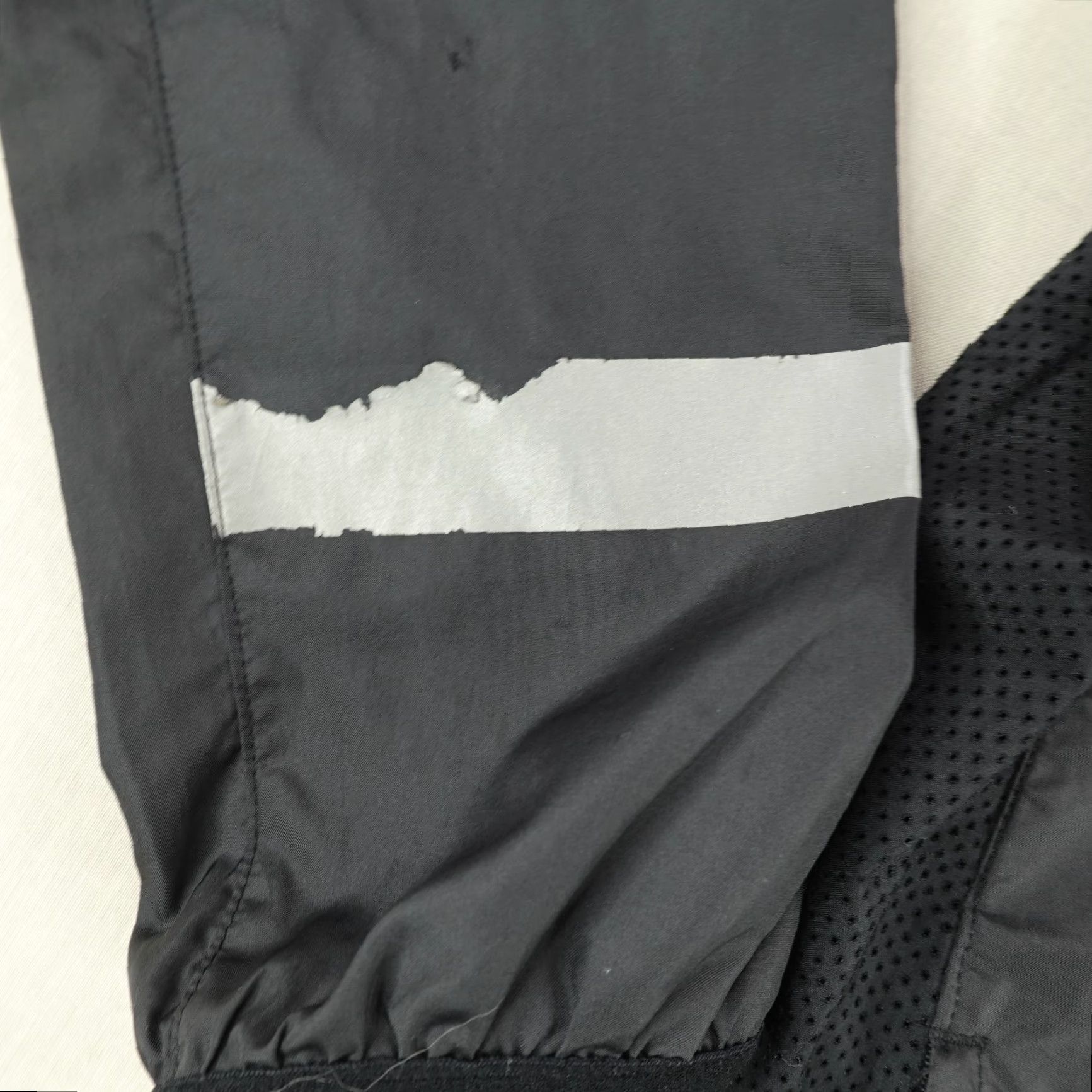 Nike Nike Jacket Men L Black Windbreaker Lightweigh t Reflective Full Zip Hooded Pockets Outdoor Sports Running & Walking Apparel Size US L / EU 52-54 / 3 - 4 Thumbnail
