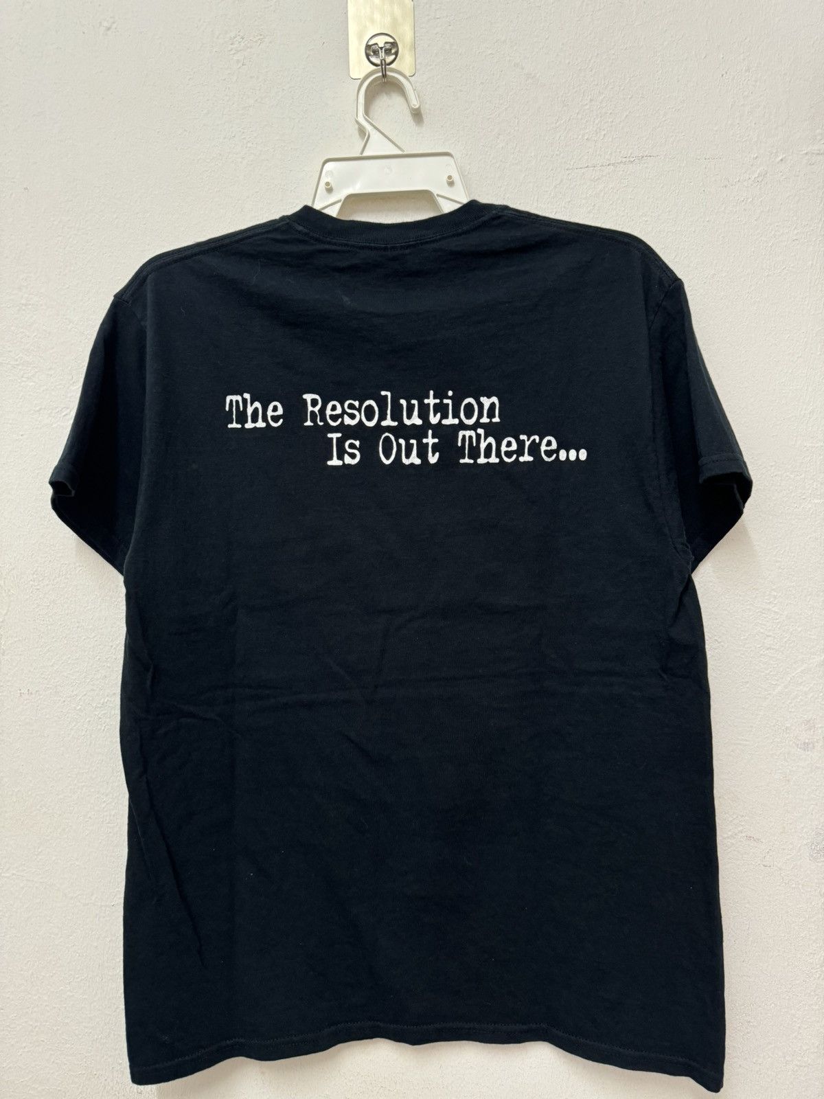 Vintage The Files X Movie “The Resolution Is Out There” T shirt Size US M / EU 48-50 / 2 - 4 Thumbnail
