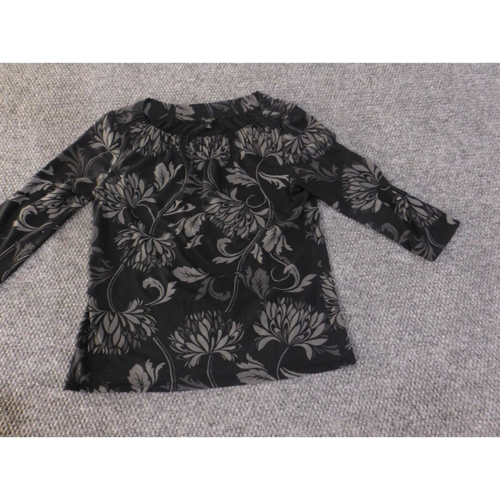 Talbots Talbots Blouse Women M Black Gray Floral 3/4 Sleeve Stretch Knit Polyester Casual Everyday Size M / US 6-8 / IT 42-44 - 4 Thumbnail