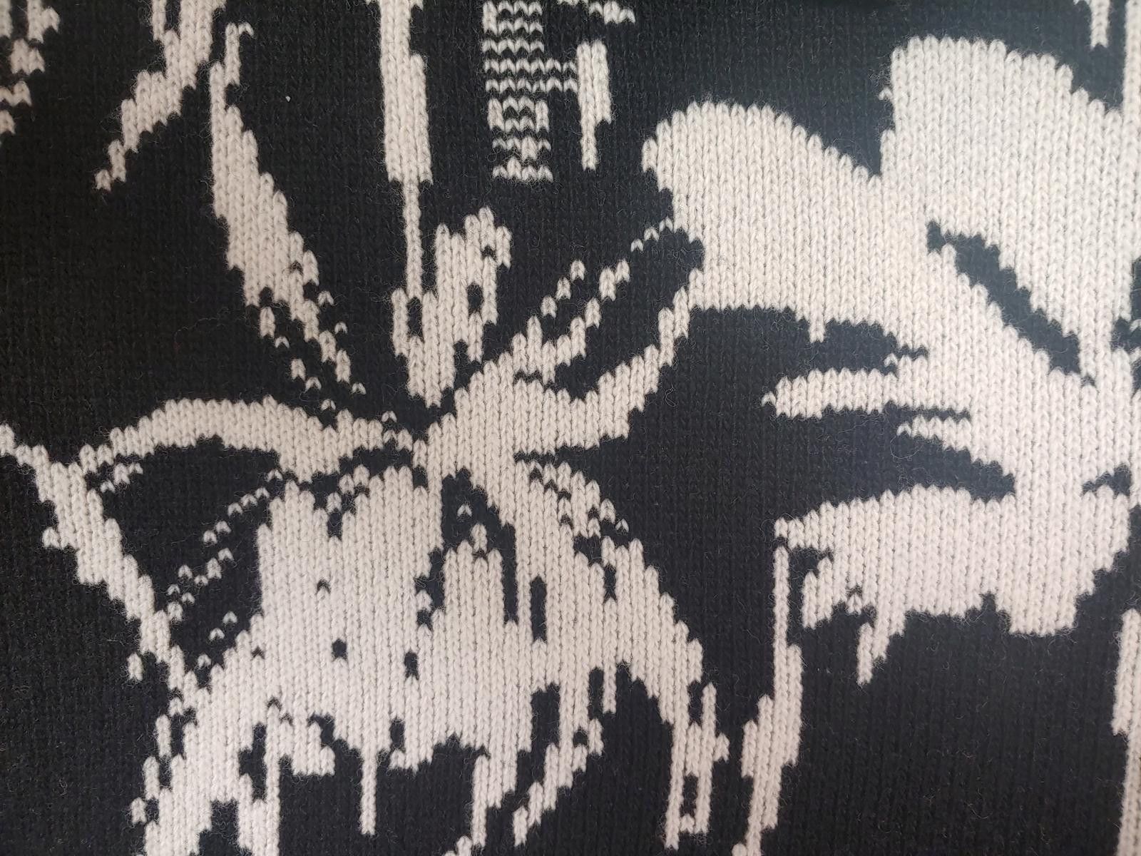 Louis Vuitton Louis Vuitton Thistle Jacquard Cardigan in Black Size ONE SIZE - 7 Thumbnail