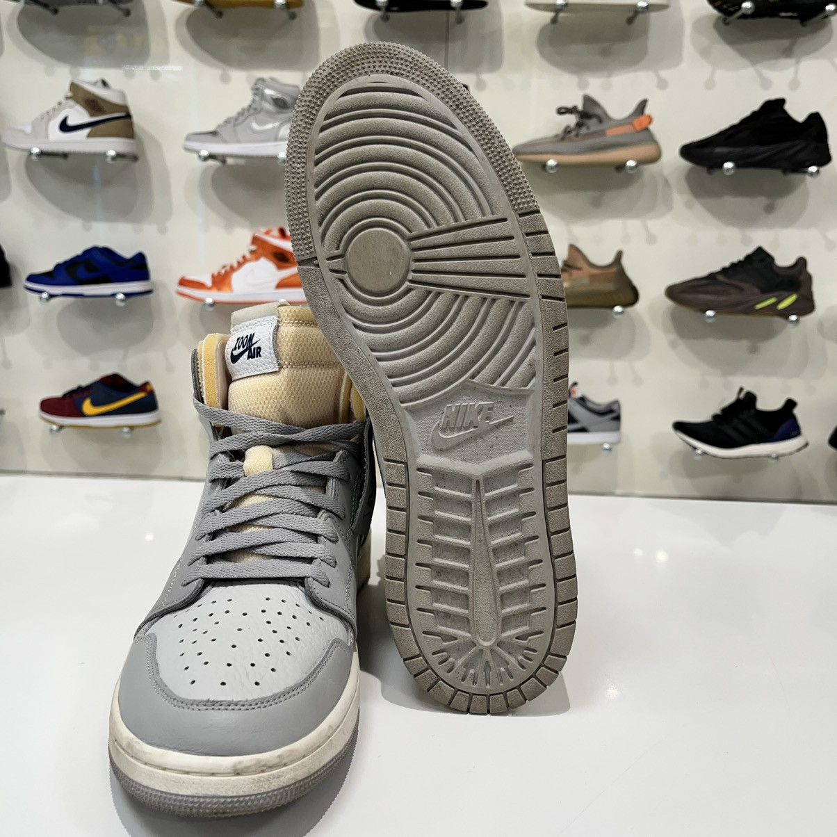 Nike Air Jordan 1 High Zoom Air CMFT London Size US 12 / EU 45 - 11 Thumbnail