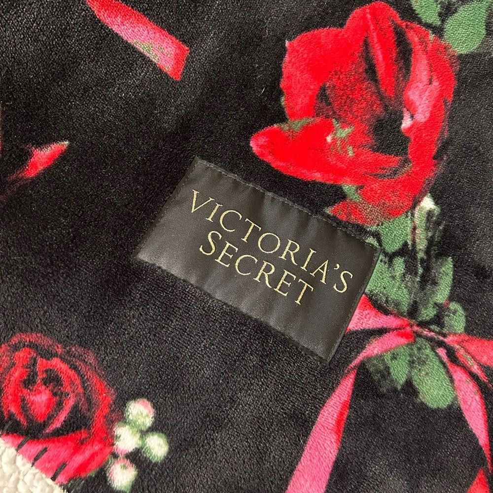 Designer Victoria’s Secret l Plush Fleece Floral Blanket Size ONE SIZE - 6 Thumbnail