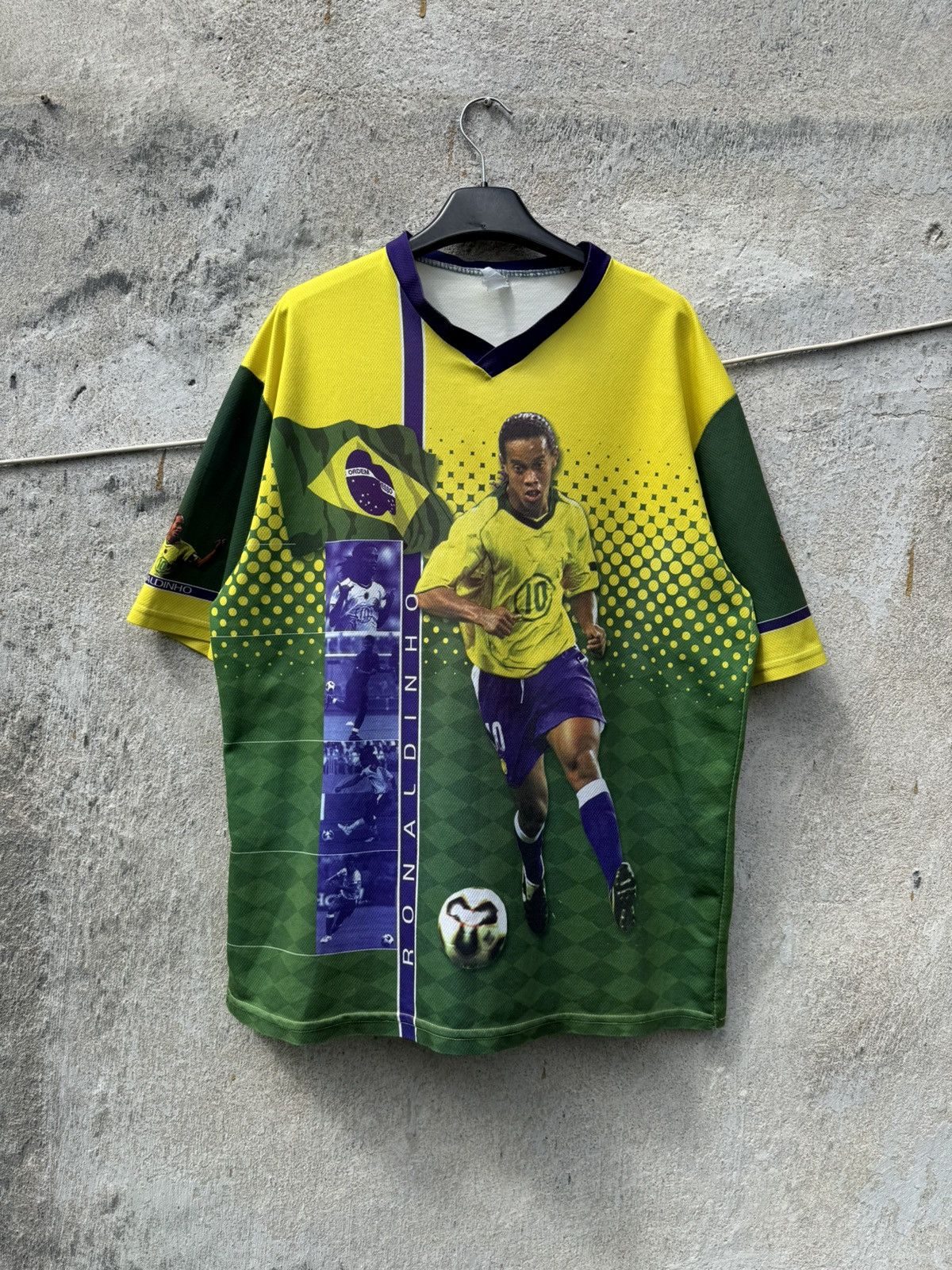 Vintage Ronaldinho Brazil Soccer Jersey AOP Ronaldo y2k blokecore Size US L / EU 52-54 / 3 - 1 Thumbnail