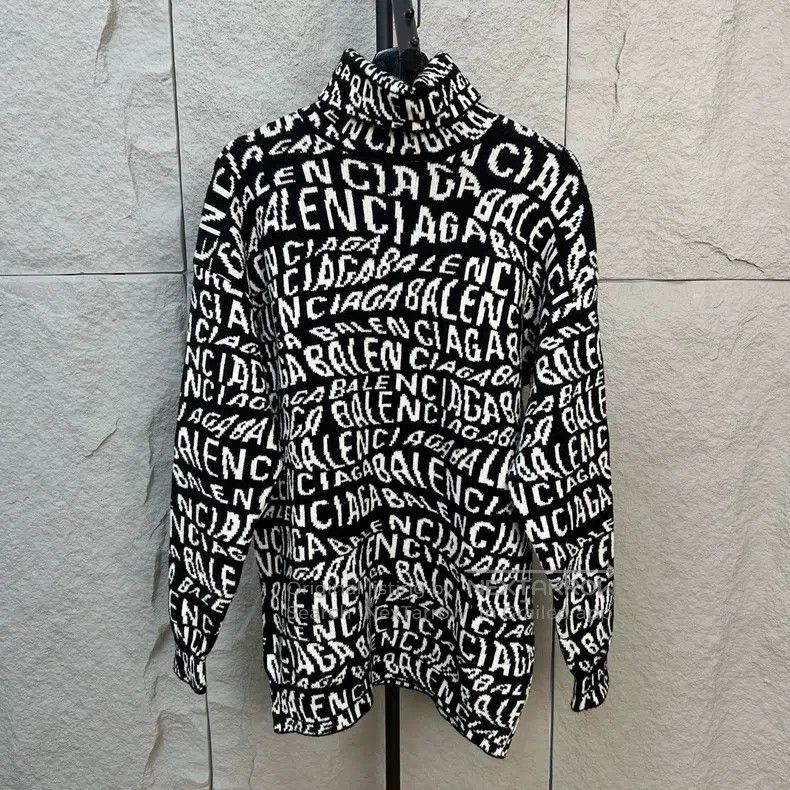 Balenciaga Balenciaga All-over Letter Printed Long-sleeve T-shirt Size US S / EU 44-46 / 1 - 1 Thumbnail