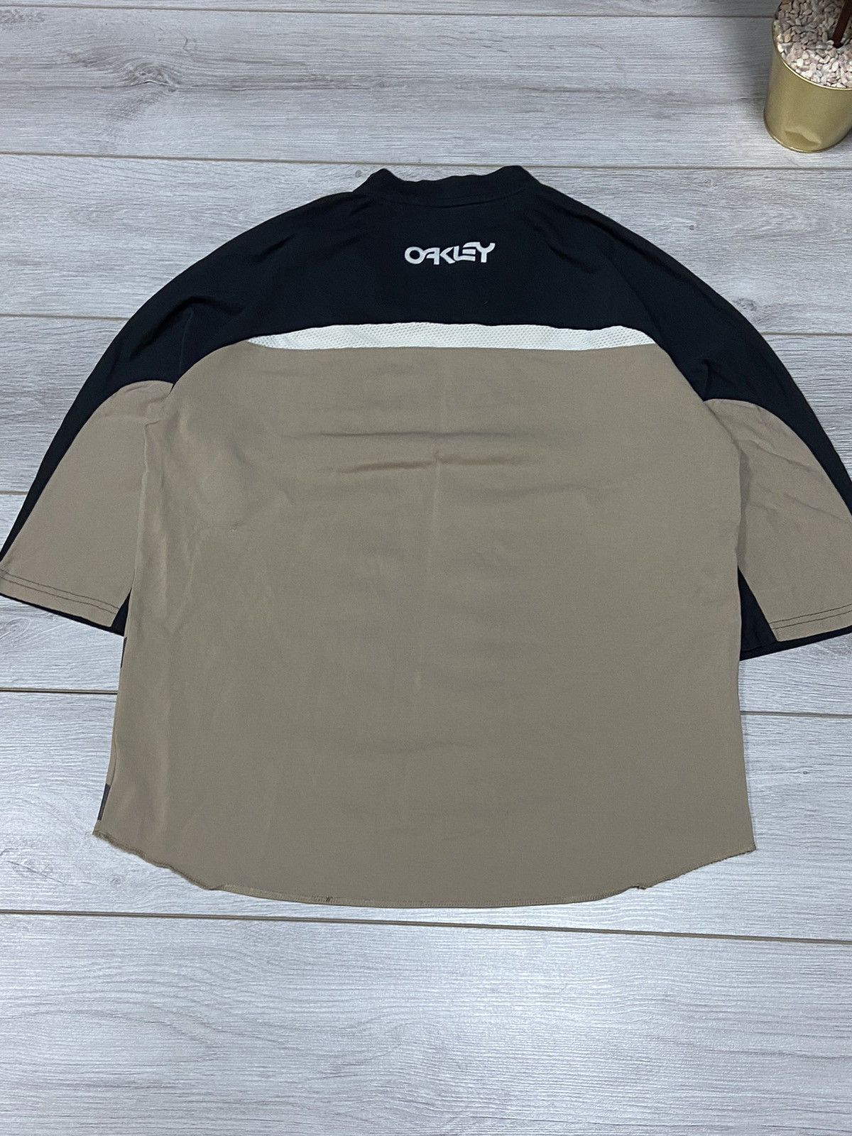Vintage Oakley monogram over print big logo t-shirt 1/3 long Size US L / EU 52-54 / 3 - 9 Thumbnail