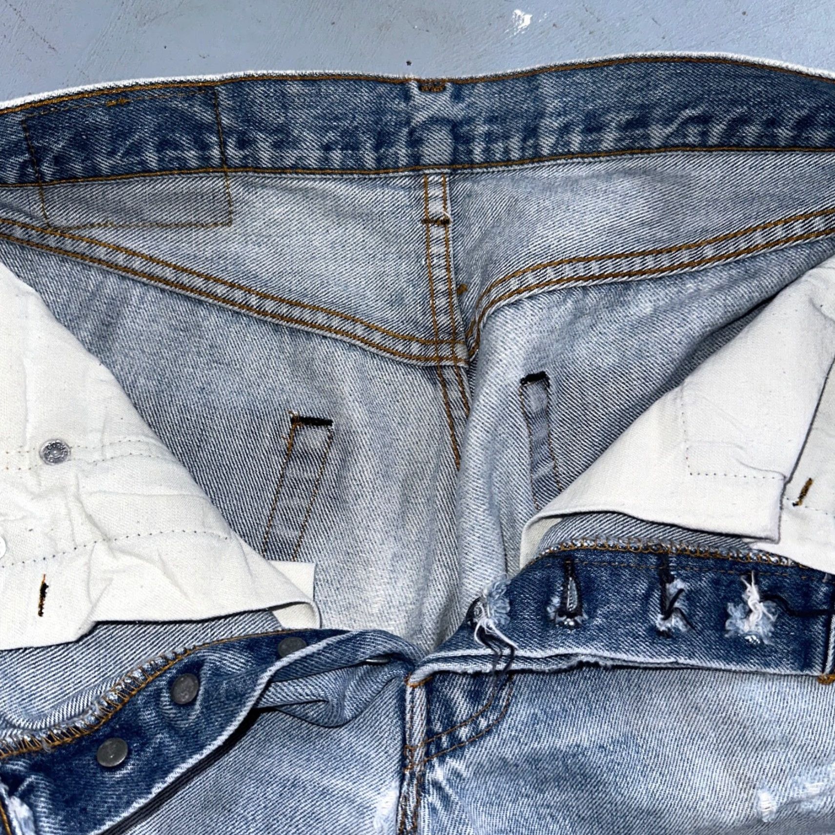Levi's VINTAGE Levi's 501 Jeans 80s Redline Selvedge USA XX Light Wash 30x34 28 Regular Men Blue Cotton Denim Straight Jeans Mens Size US 28 / EU 44 - 6 Thumbnail