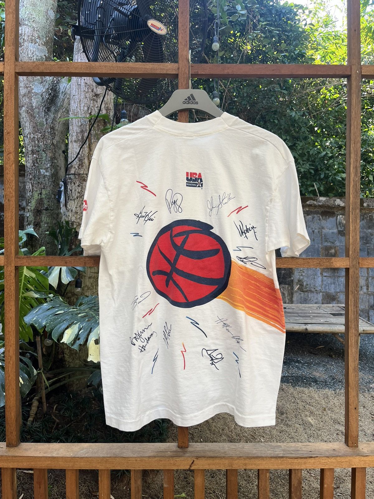 USA Olympics × Vintage Vintage DREAM TEAM USA Basketball Sign on back 90’s Tshirt Size US XL / EU 56 / 4 - 3 Thumbnail