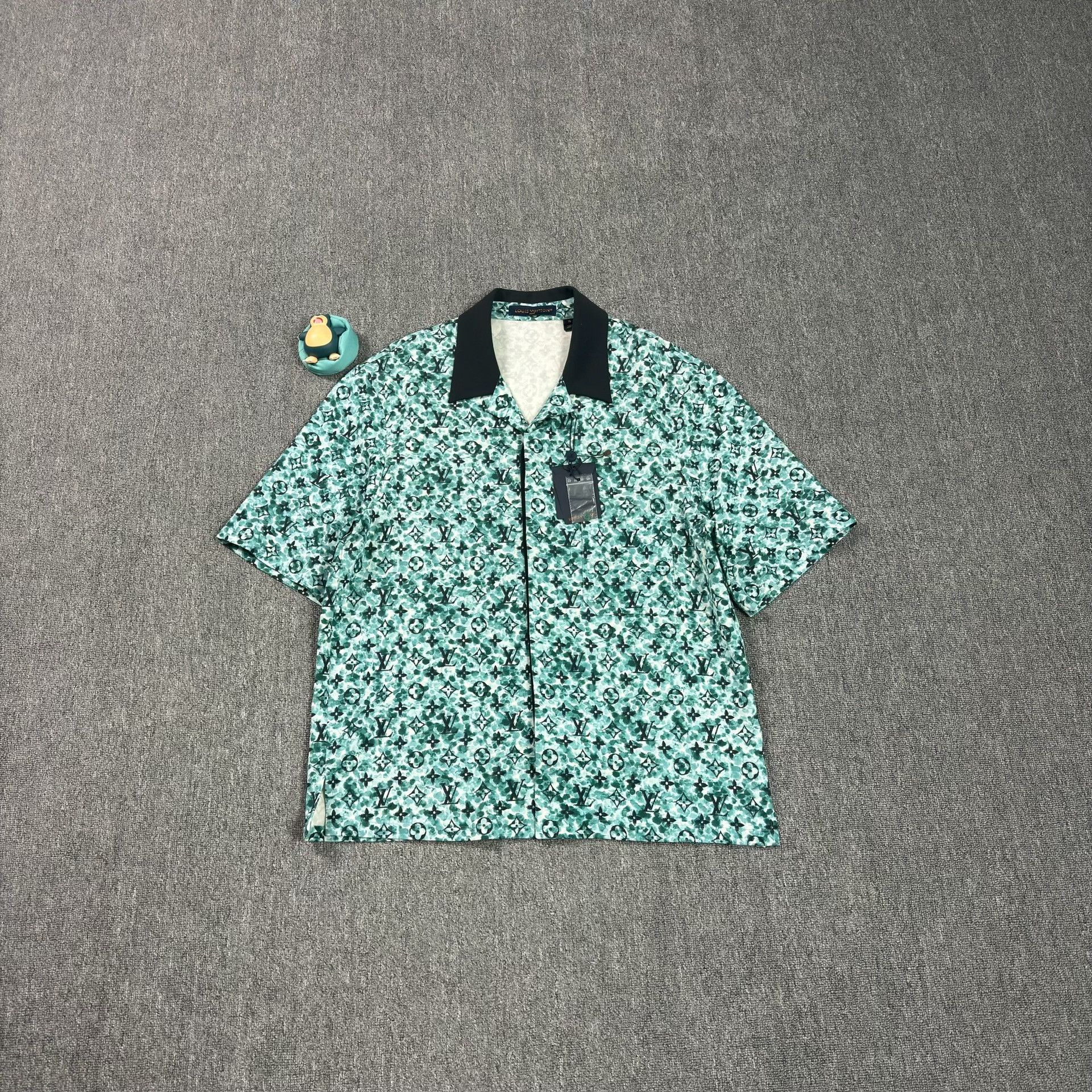 Louis Vuitton Louis Vuitton Pointillism Monogram Short Sleeve Shirt XL Size US XL / EU 56 / 4 - 1 Thumbnail