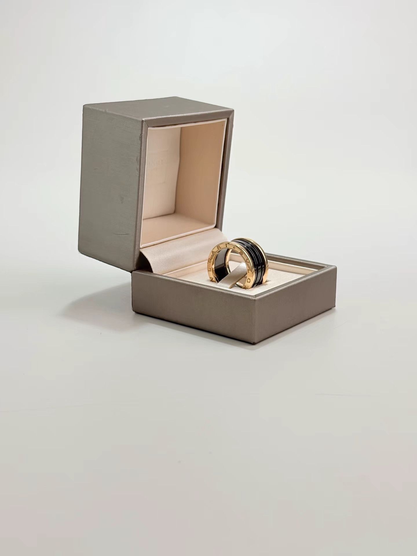 Bvlgari BVLGARI Black Ceramic Four-Band Rose Gold Ring Size ONE SIZE - 3 Thumbnail