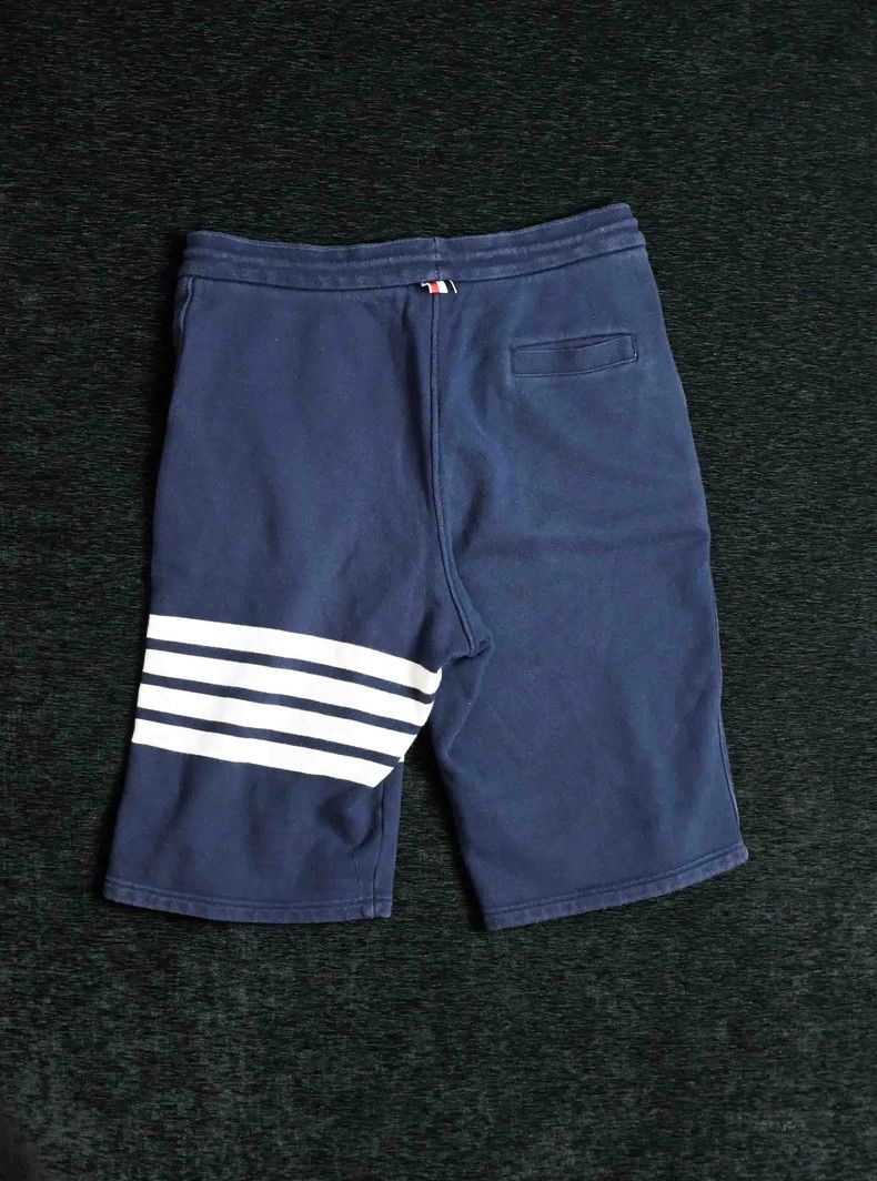 Thom Browne Thom Browne size3 Four stripe shorts Size US 28 / EU 44 - 2 Thumbnail