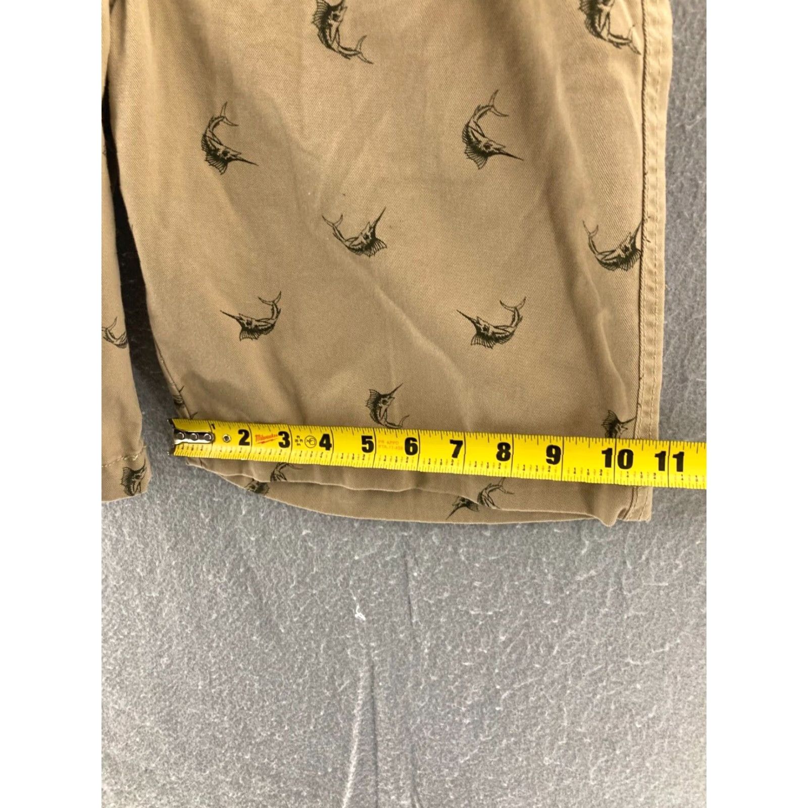 Izod IZOD Shorts Mens 30 x 10.5 Inseam Khaki Cotton Marlin Print NWT Beige Chino Casual 30 Inseam Mens IZOD Shorts Size US 30 / EU 46 - 5 Thumbnail