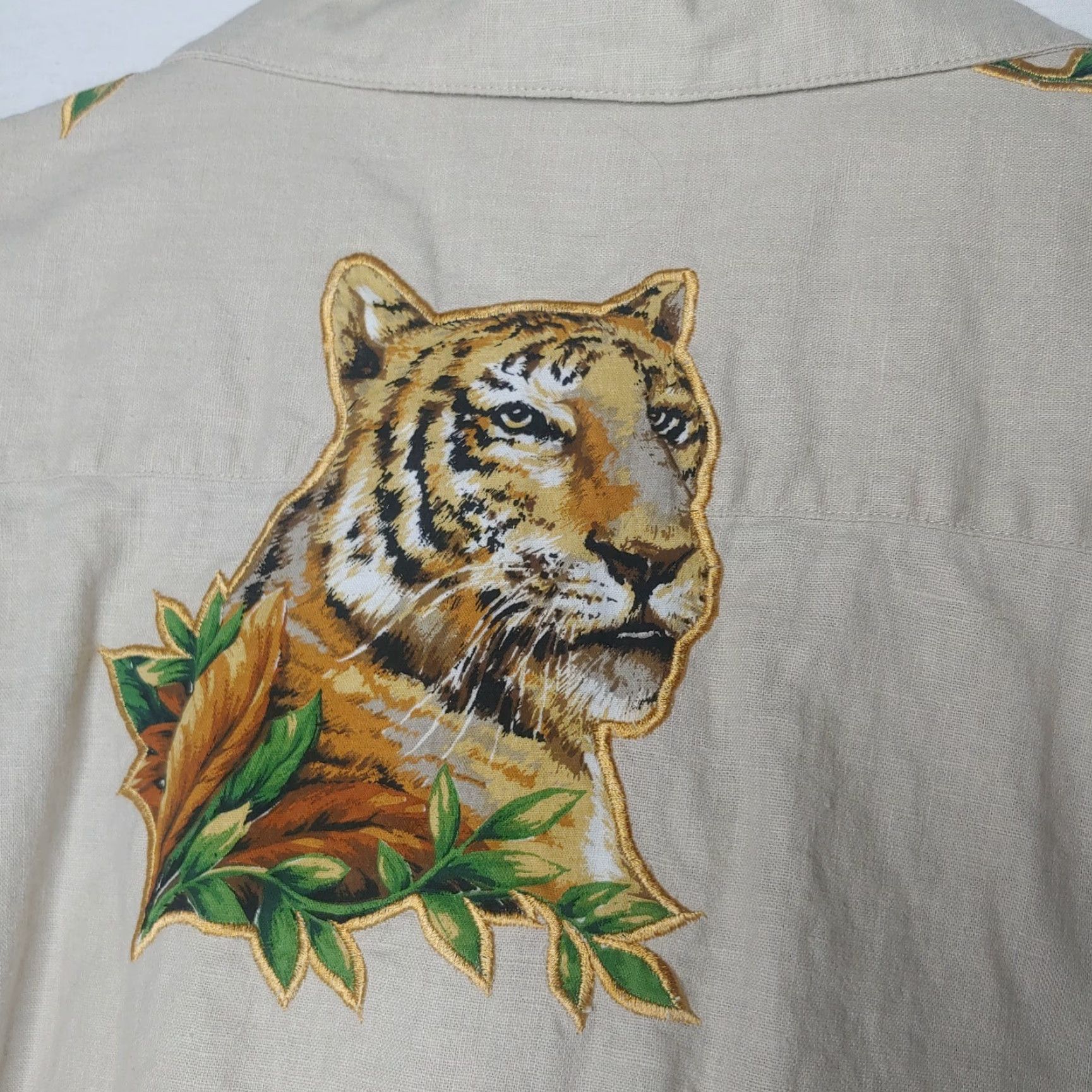 Quacker Factory The Quacker Factory Blouse L Linen Zebra Safari Animal Giraffe Zebra Lion Rhinestones Applique Casual Women Short Sleeve Collared Button Size L / US 10 / IT 46 - 5 Thumbnail