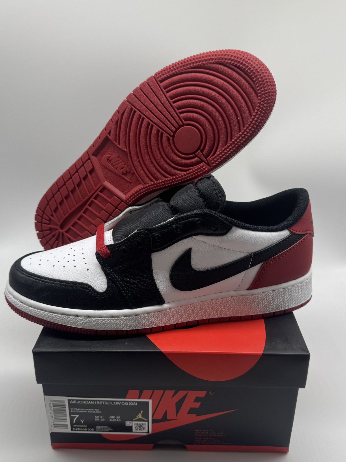 Nike Nike Air Jordan 1 Retro Low OG Black Toe (GS) Size 7 (7Y) Size US 7 / EU 40 - 1 Thumbnail