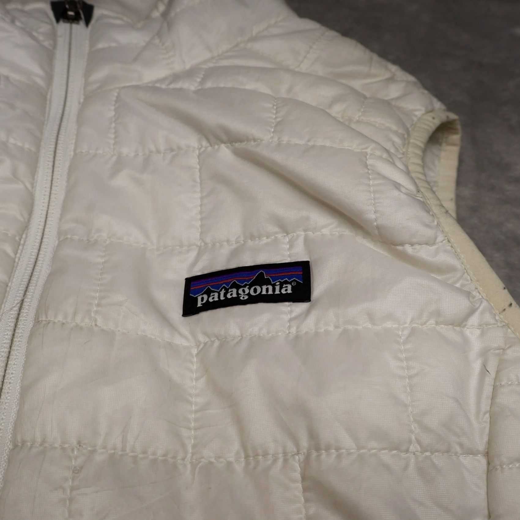 Patagonia Patagonia Nano Puff Vest Women Large White Quilted Full Zip Sleeveless Lightweight Zipper Pockets Casual Sportswear Size L / US 10 / IT 46 - 3 Thumbnail