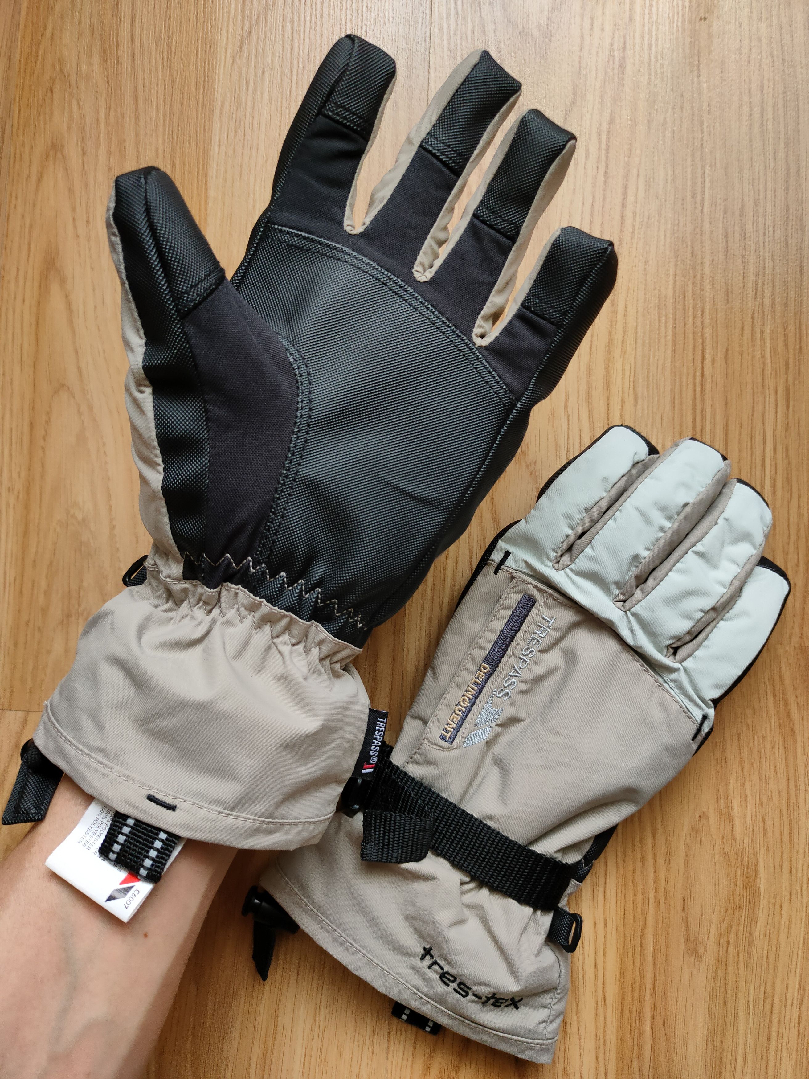 The Mountain Trespass outdoor gloves mountain winter gloves gorpcore Size ONE SIZE - 2 Thumbnail