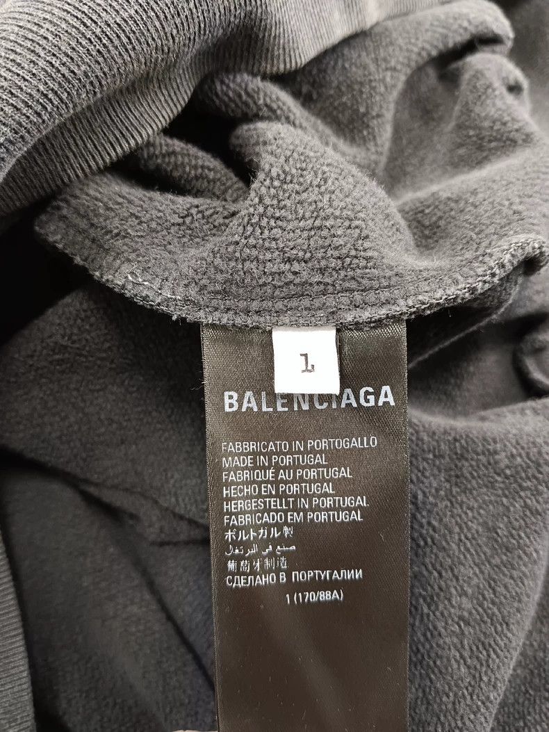Balenciaga Balenciaga Cover the label to make an old hooded sweater Size US M / EU 48-50 / 2 - 4 Thumbnail