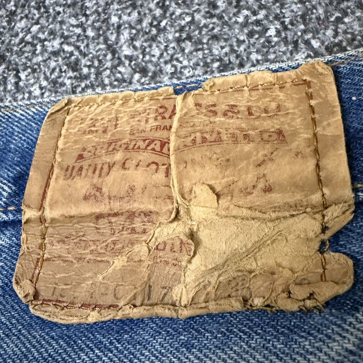 Levi's Vintage Clothing Vintage Distressed USA Levis 501 Classic Straight Denim W35 Size US 35 - 10 Thumbnail