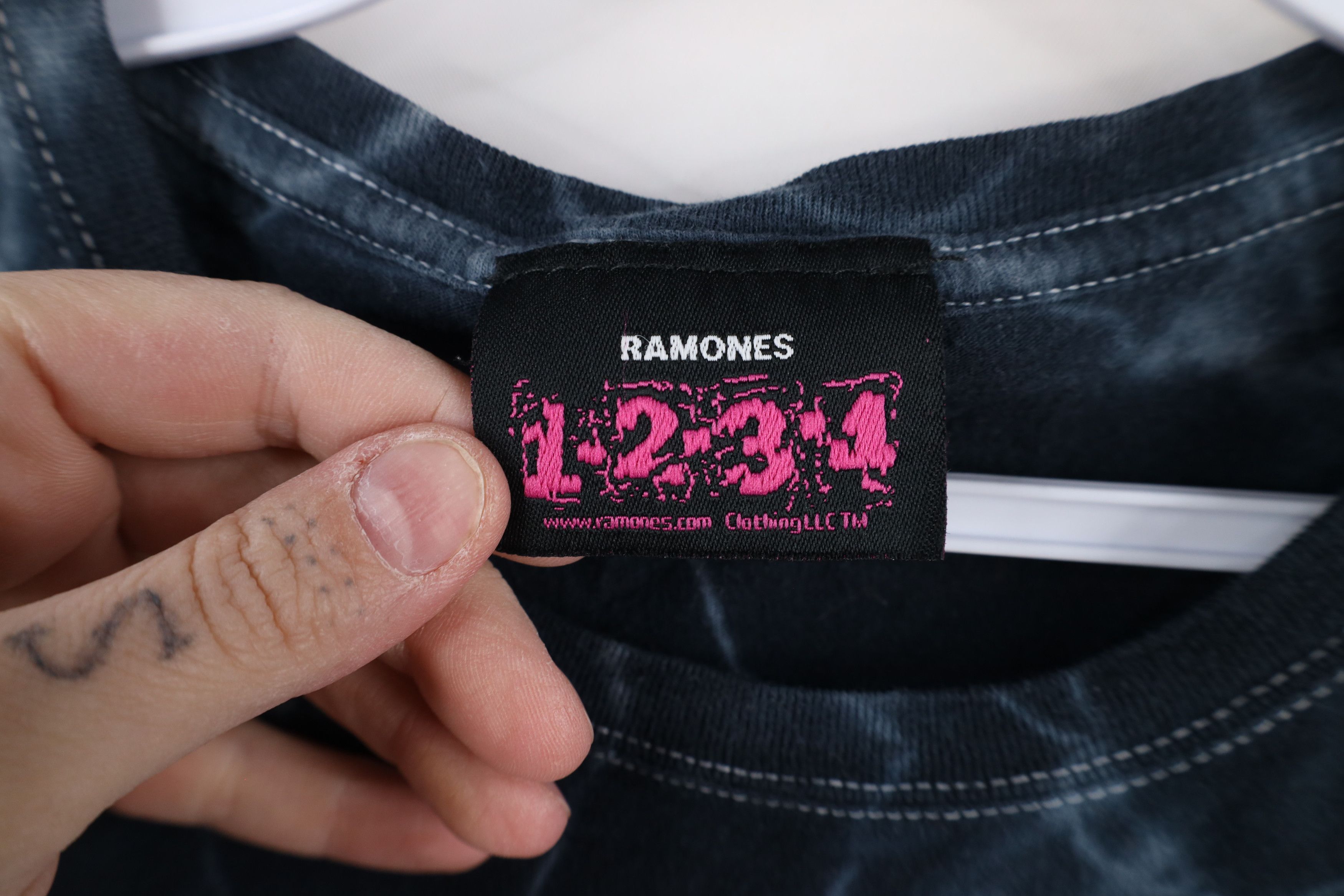 Vintage Vintage 90s Y2K Wash The Ramones Band Short Sleeve T-Shirt Size M / US 6-8 / IT 42-44 - 5 Thumbnail