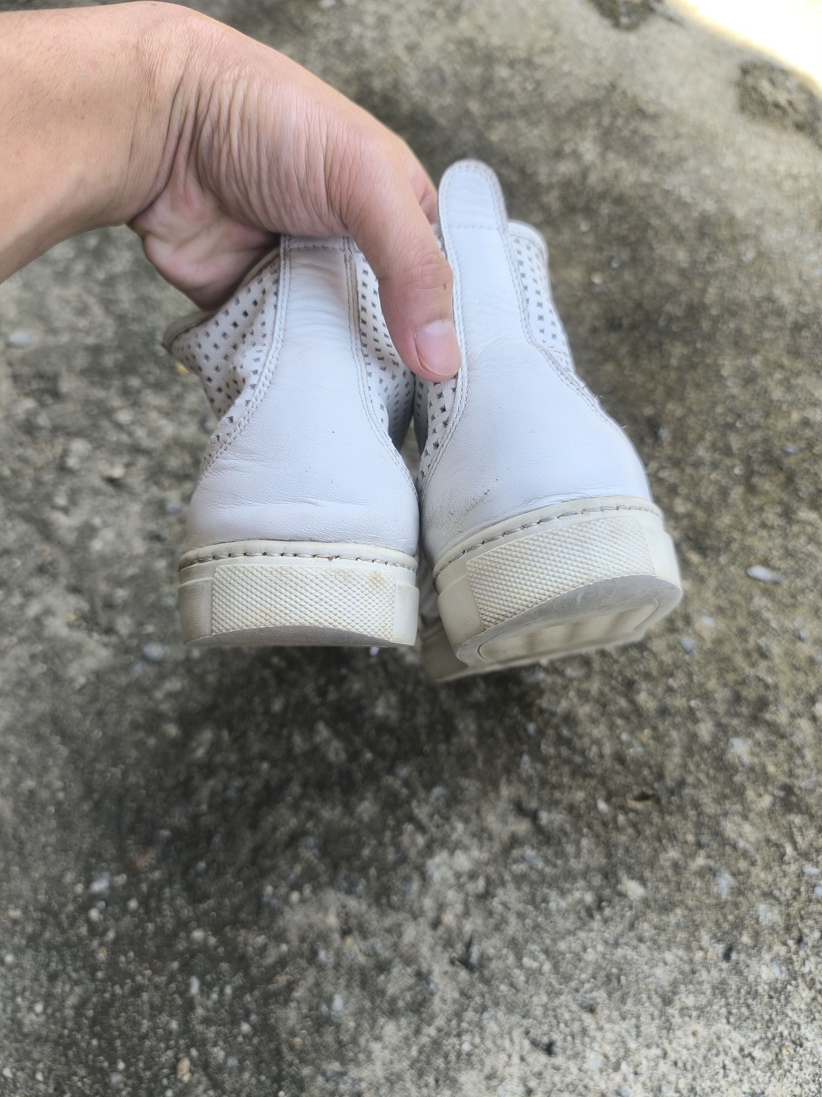 MM6 × Maison Margiela MM6 MARGIELA HI TOP SNEAKERS PERFORATED LEATHER Size US 5.5 / EU 38 - 6 Thumbnail