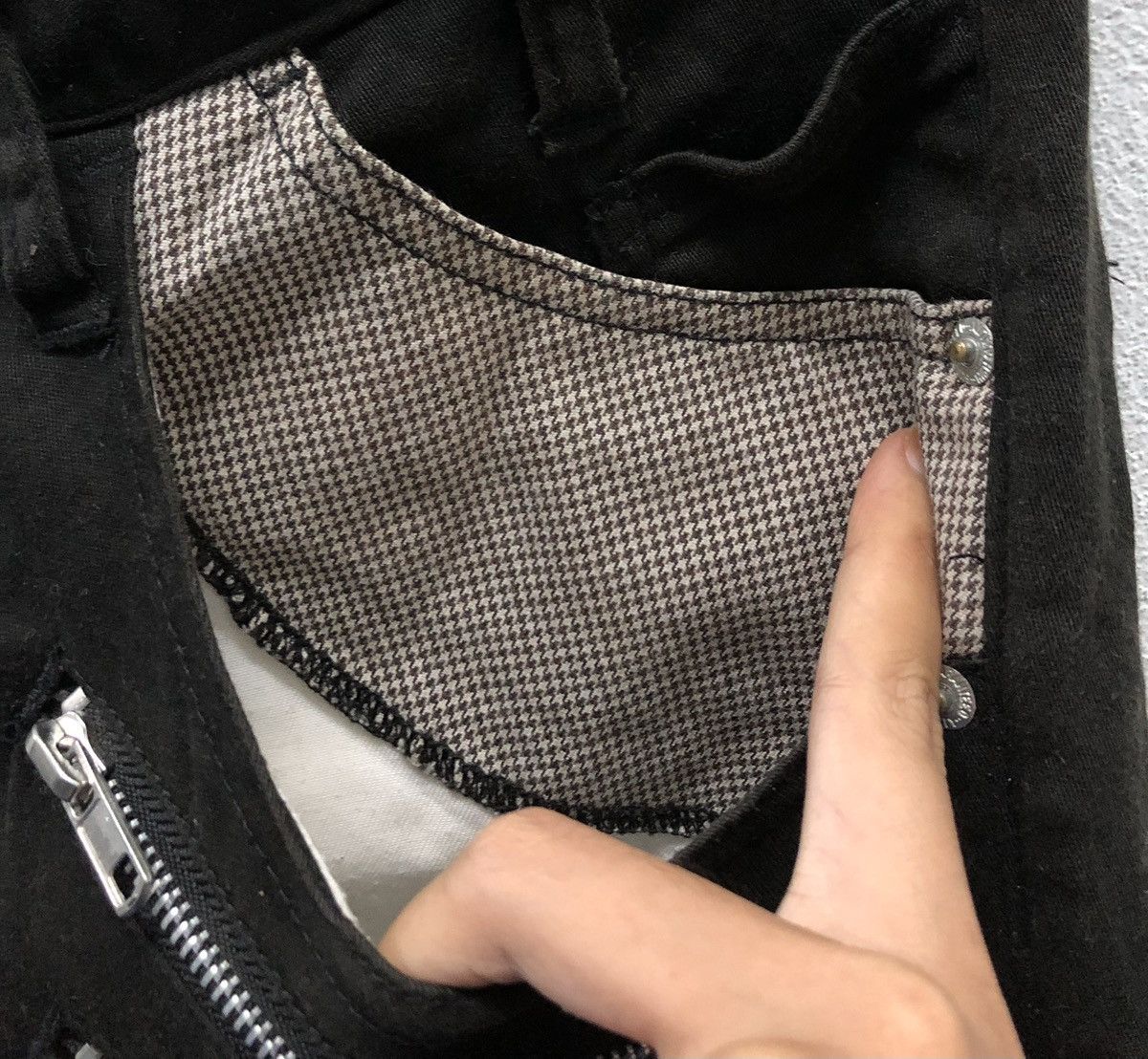 Vintage Bee Bell Black Cropped Pants with Contrast Pockets – Size 3 Size US 33 - 7 Thumbnail