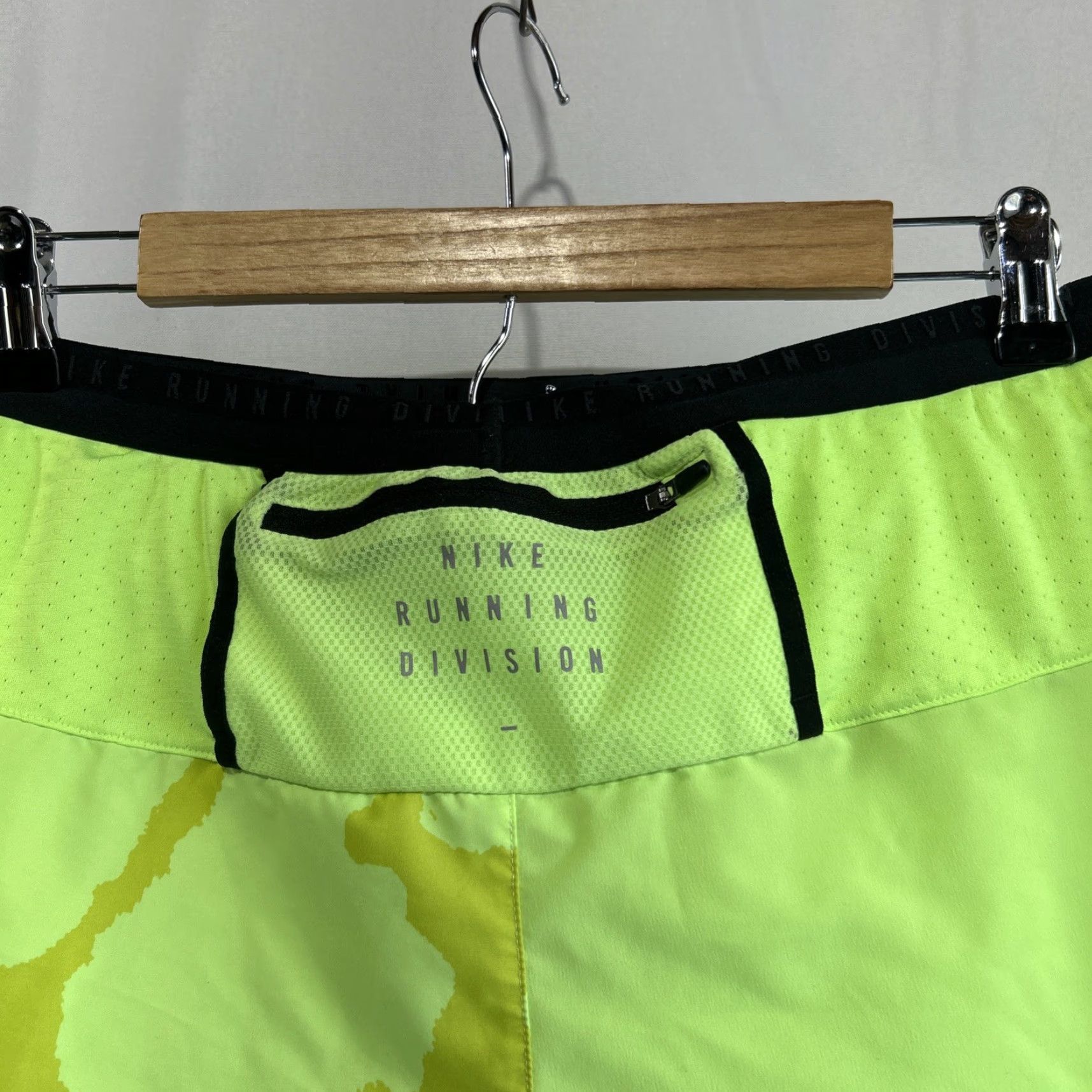 Nike Nike Running Division 2- In 1 Shorts Men L 4.5” Green Yellow, Regular, Athletic, Pockets, Drawstring, Elastic Waist, Polyester, Men, Sports Nike Size US 33 - 4 Thumbnail