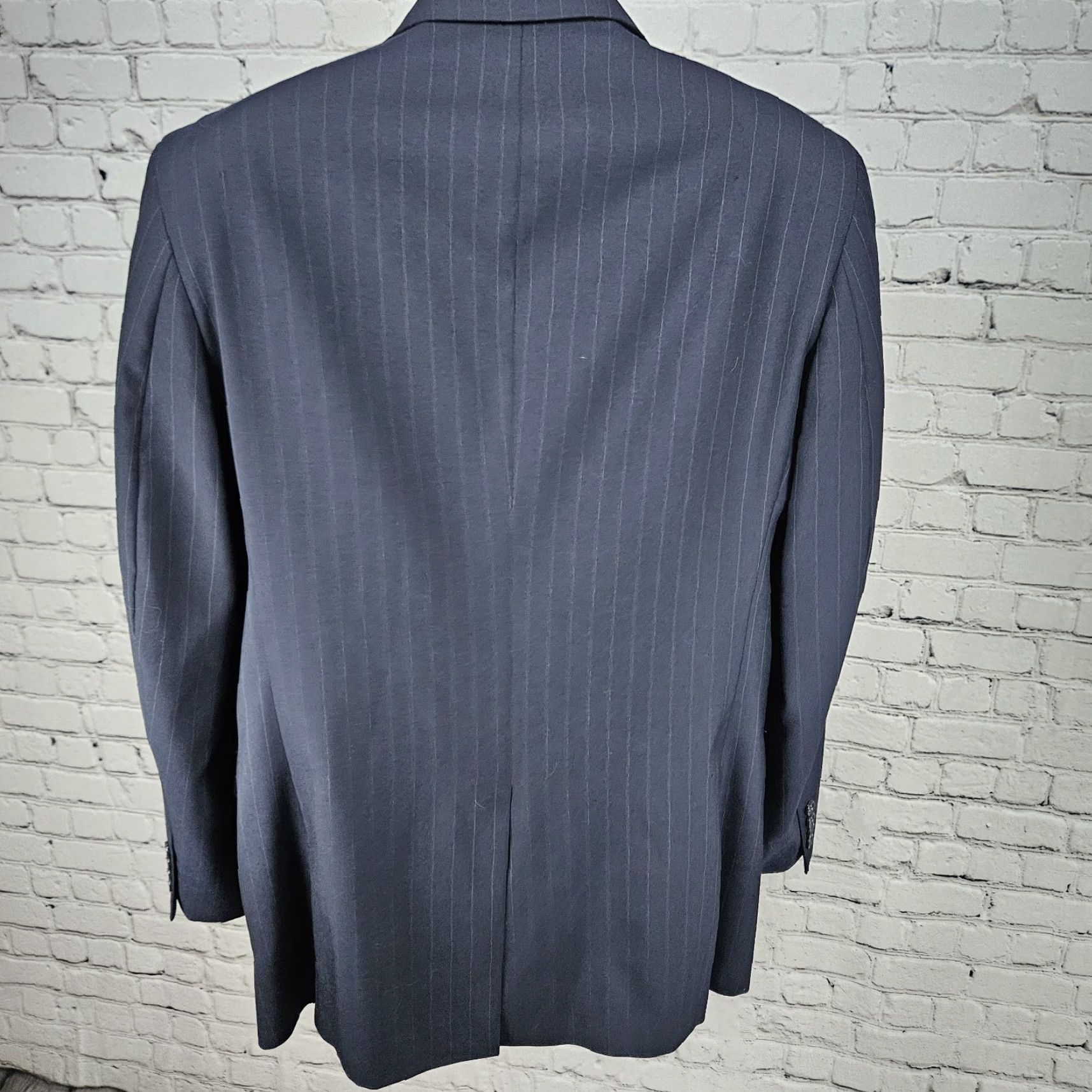 Jos. A. Bank Jos A Bank Navy 100% Wool Pinstriped 2 Button Vented Notch Blazer Sport Coat 42L Size 42R - 2 Thumbnail