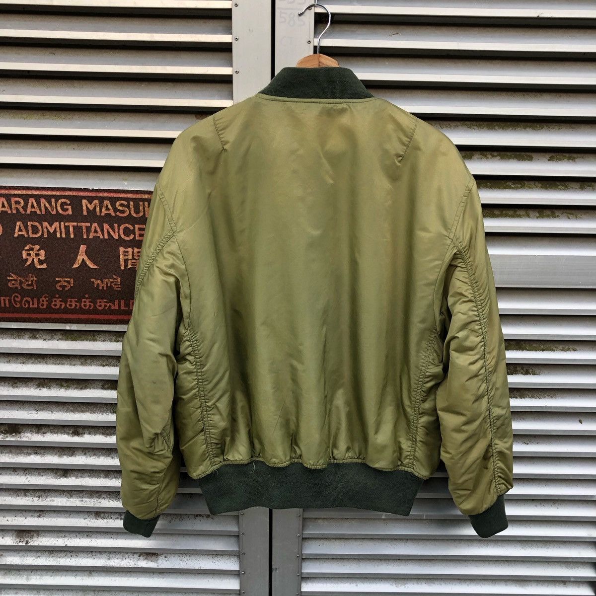 Vintage Vintage Sun Faded Ma-1 Bomber Jacket Size US M / EU 48-50 / 2 - 3 Thumbnail