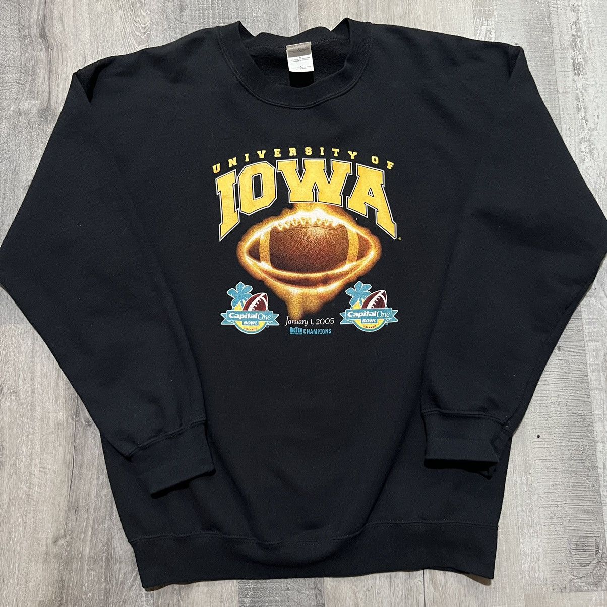 Vintage VTG University Of Iowa Hawkeyes Black College Y2K Sweatshirt Size US L / EU 52-54 / 3 - 1 Thumbnail