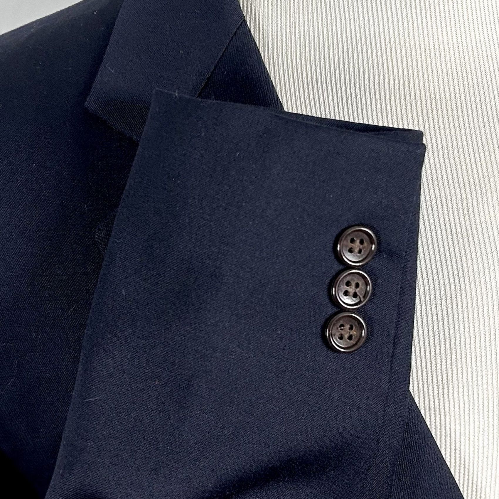 Joseph Joseph & Feiss 52R Sport Coat 100% Worsted Wool Navy Blue Two-Button Vented Jacket Mens Size 52 Regular Notch Lapel Slim? Wait not. Size US XS / EU 42 / 0 - 5 Thumbnail