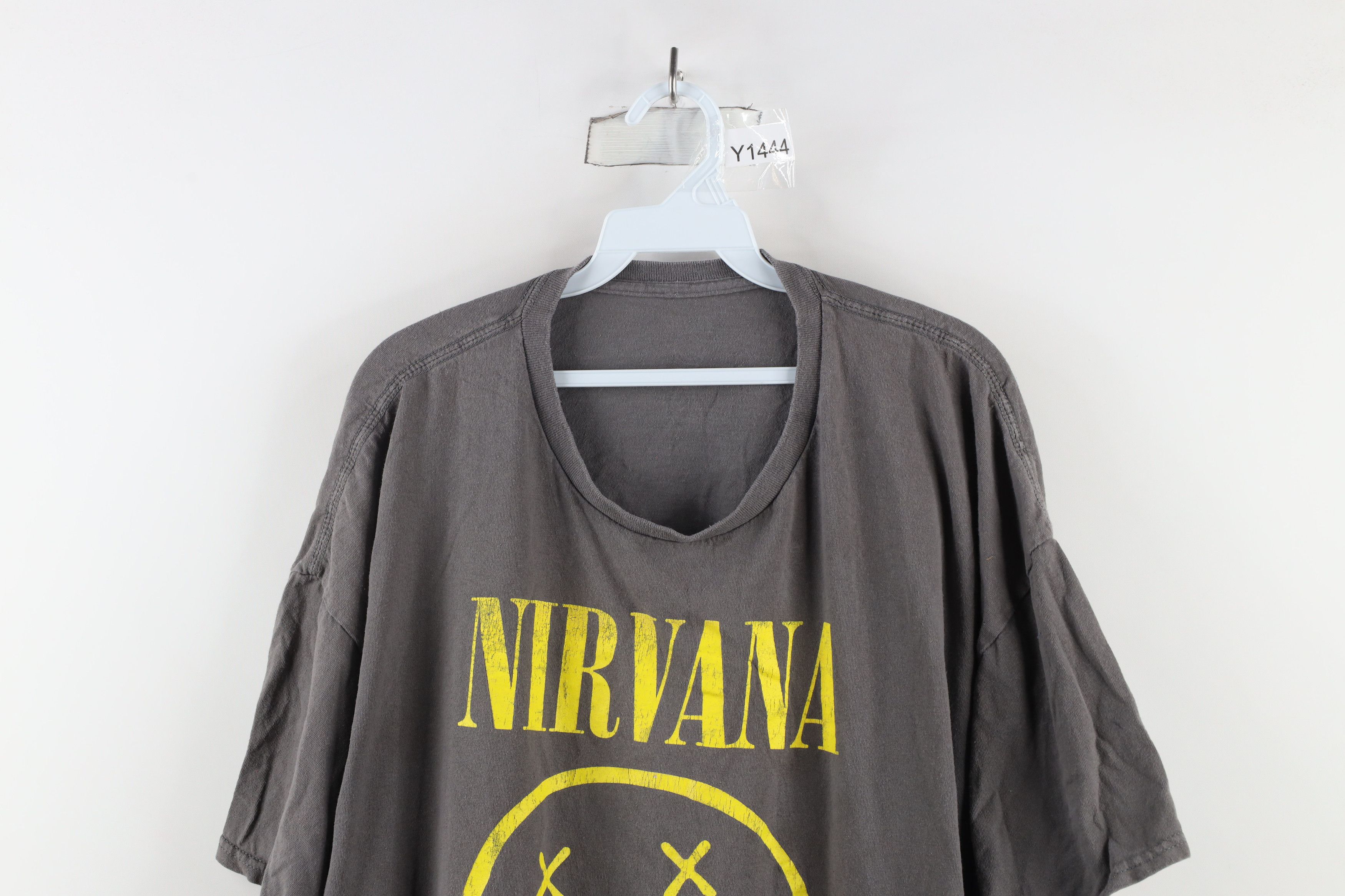 Vintage Retro Spell Out Smiley Face Nirvana Band T-Shirt Gray Cotton Size US XXL / EU 58 / 5 - 2 Thumbnail