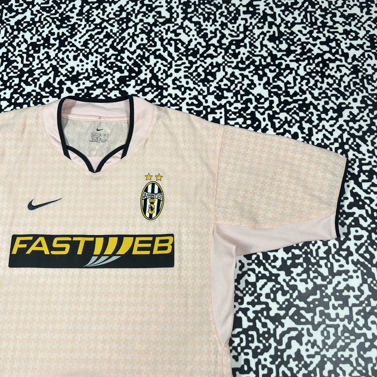 Nike Vintage 2003 Nike Juventus Soccer Football Retro Y2K Jersey Size L / US 10 / IT 46 - 6 Thumbnail