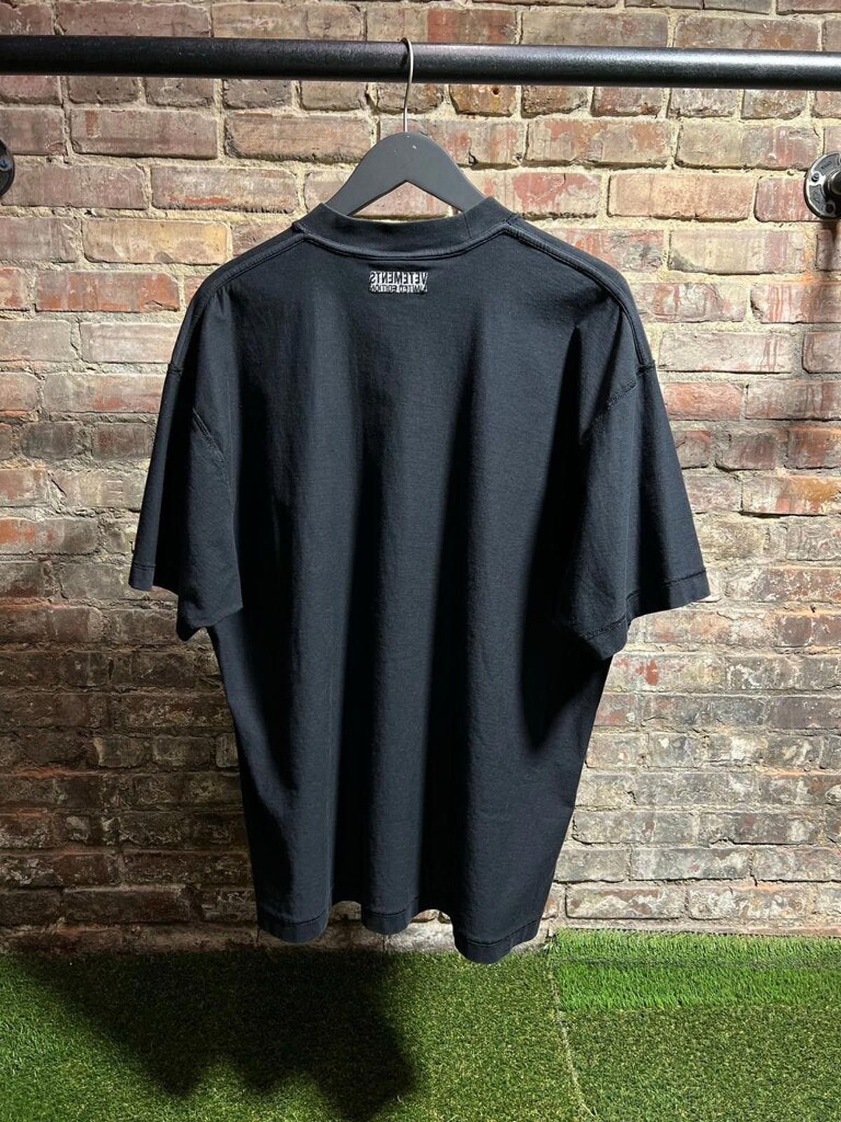 Vetements Vetements Reverse Stitch Tee Sz. M Size US M / EU 48-50 / 2 - 2 Thumbnail