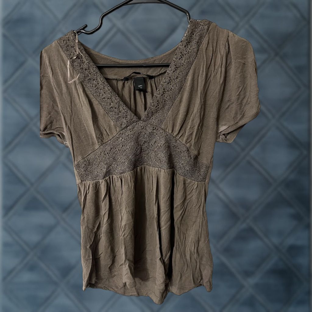 H&M H&M Women's Tank Blouse Shirt Size Small Satin V-Neck Brown Sleeveless Pullover Regular Made in Indonesia Womens Blouse, Tank, - Size S / US 4 / IT 40 - 1 Thumbnail