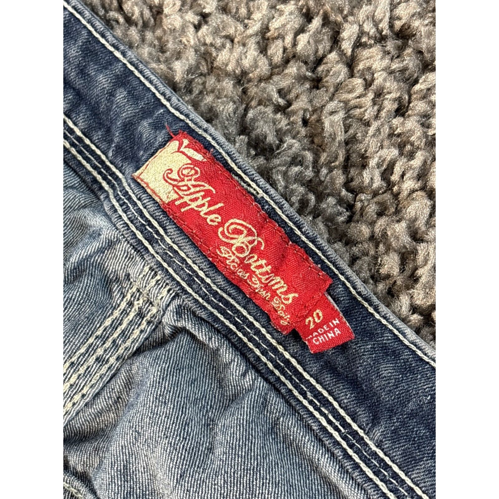 Vintage VINTAGE Apple Bottoms Jeans Capri Womens Plus 20 Acid Wash Denim Embroidered Pockets Blue Y2K Streetwear 2000’s Size 42" / US 20 - 8 Thumbnail