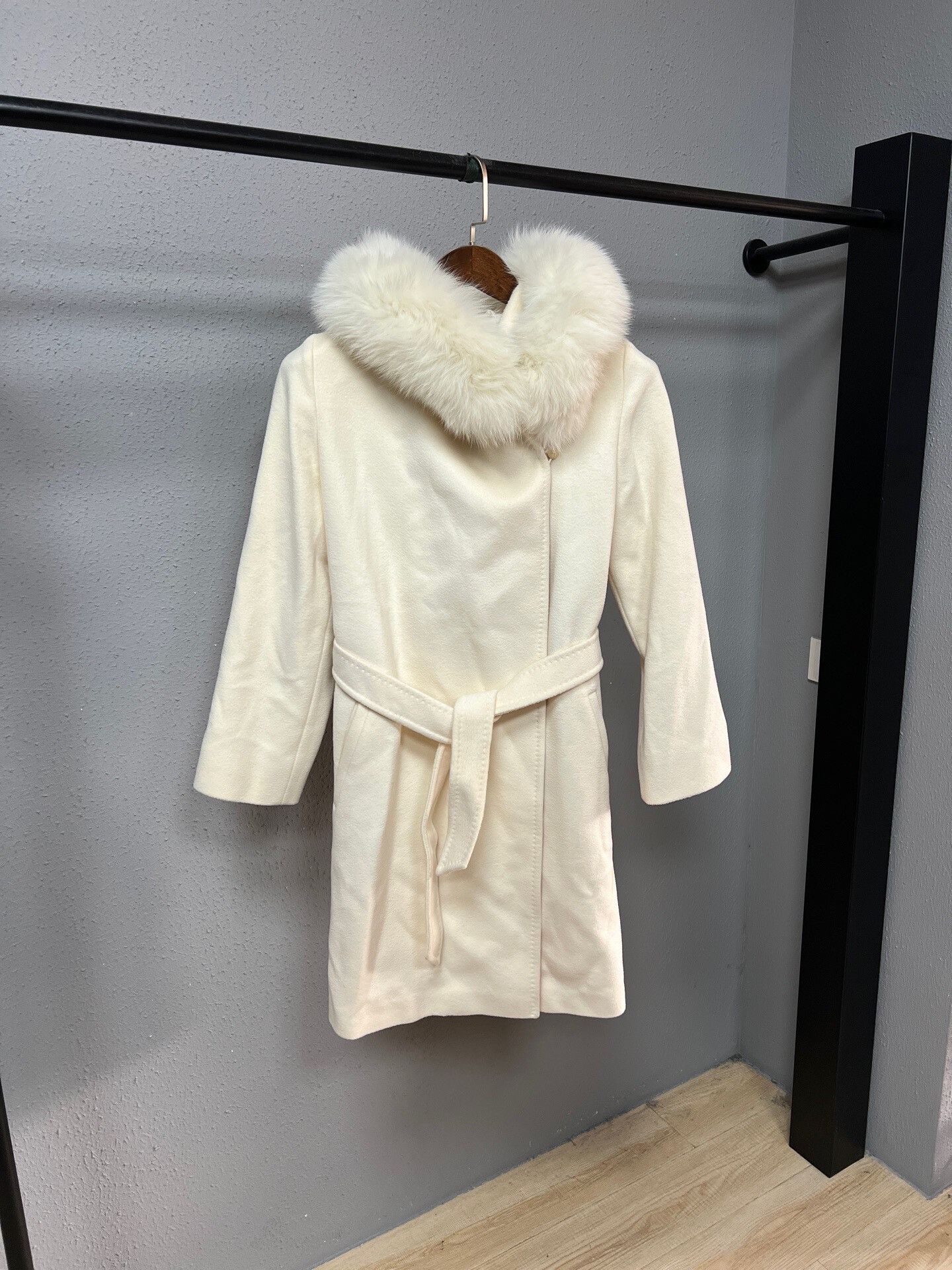 Max Mara Maxmara Beige Fox Fur Collar Coat Size S / US 4 / IT 40 - 1 Thumbnail