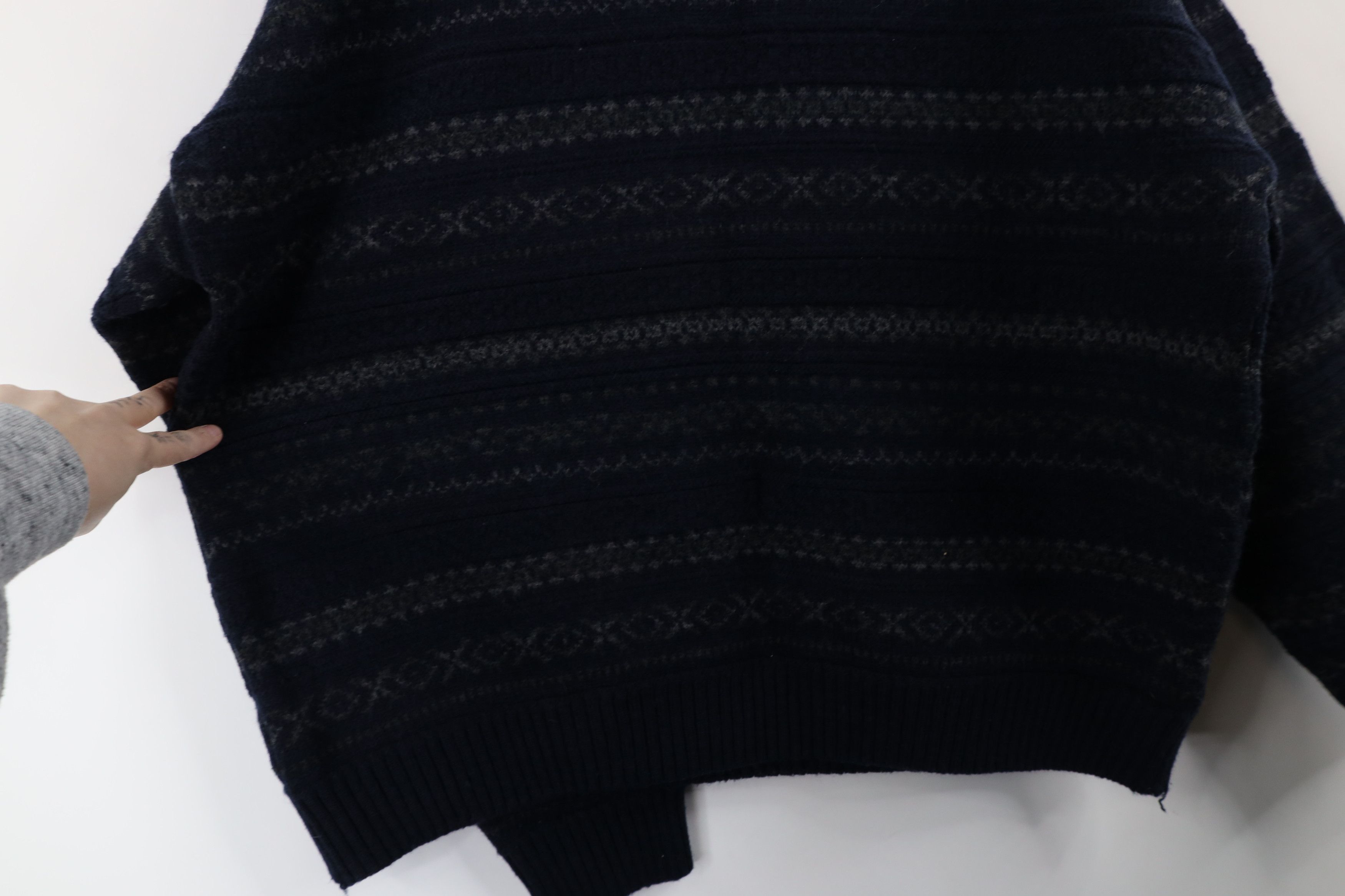 Vintage Vintage 90s Streetwear Knit Fair Isle V-Neck Sweater Blue Size US XXL / EU 58 / 5 - 8 Thumbnail
