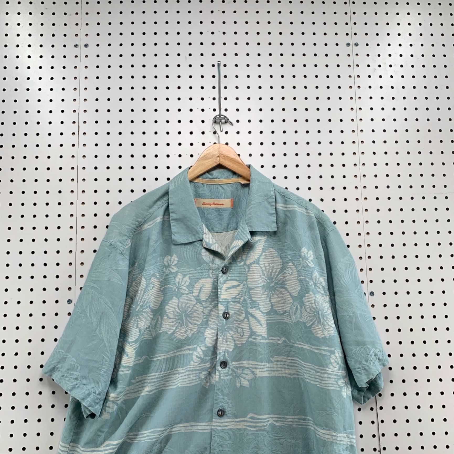Tommy Bahama Tommy Bahama Shirt Men XL Blue Silk Floral Pattern Short Sleeve Button-Up Size US XL / EU 56 / 4 - 2 Thumbnail