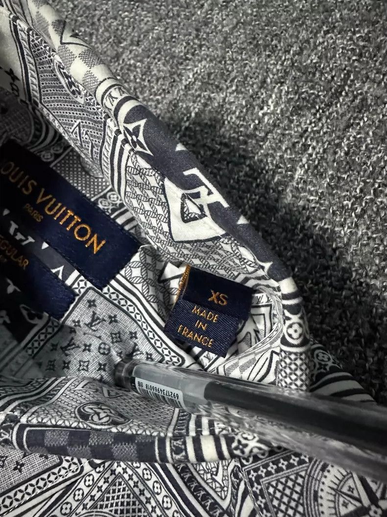 Louis Vuitton Gray Poker Print Long Sleeve Shirt-2506 Size US XS / EU 42 / 0 - 4 Thumbnail