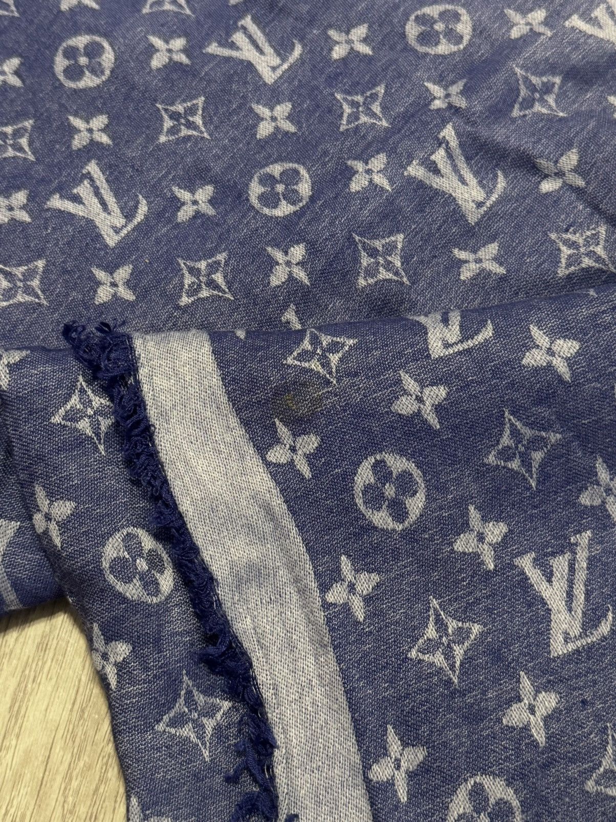 Louis Vuitton 🔷Vintage Louis Vuitton Silk Big Scarf🔷 Size ONE SIZE - 3 Thumbnail