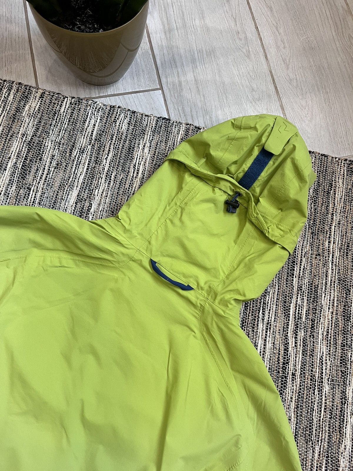 Peak Performance Peak Performance raincoat jacket outdoor minimalistic Size US L / EU 52-54 / 3 - 9 Thumbnail