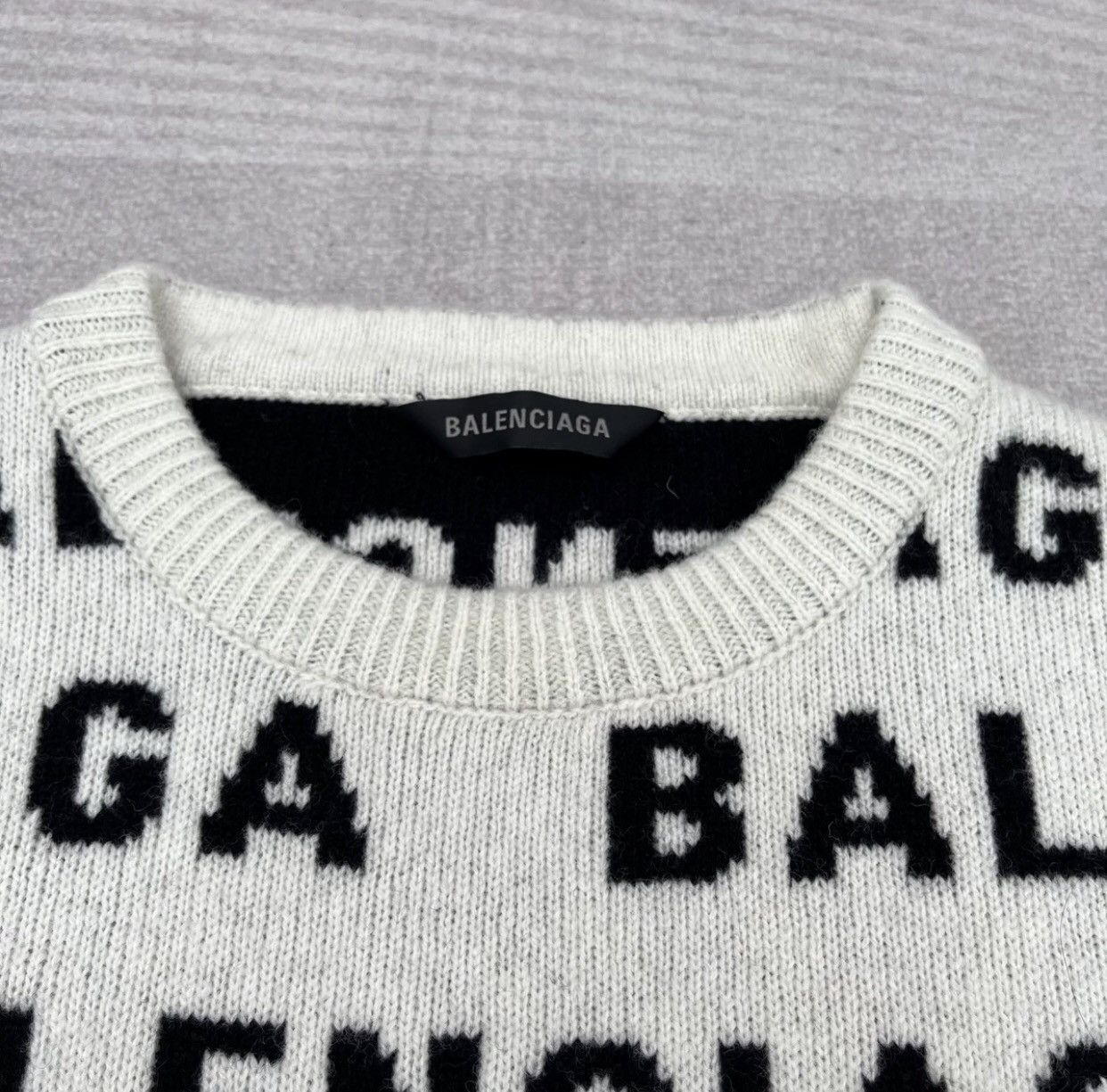 Balenciaga Balenciaga logo printed round neck long sleeved sweater Size US S / EU 44-46 / 1 - 3 Thumbnail