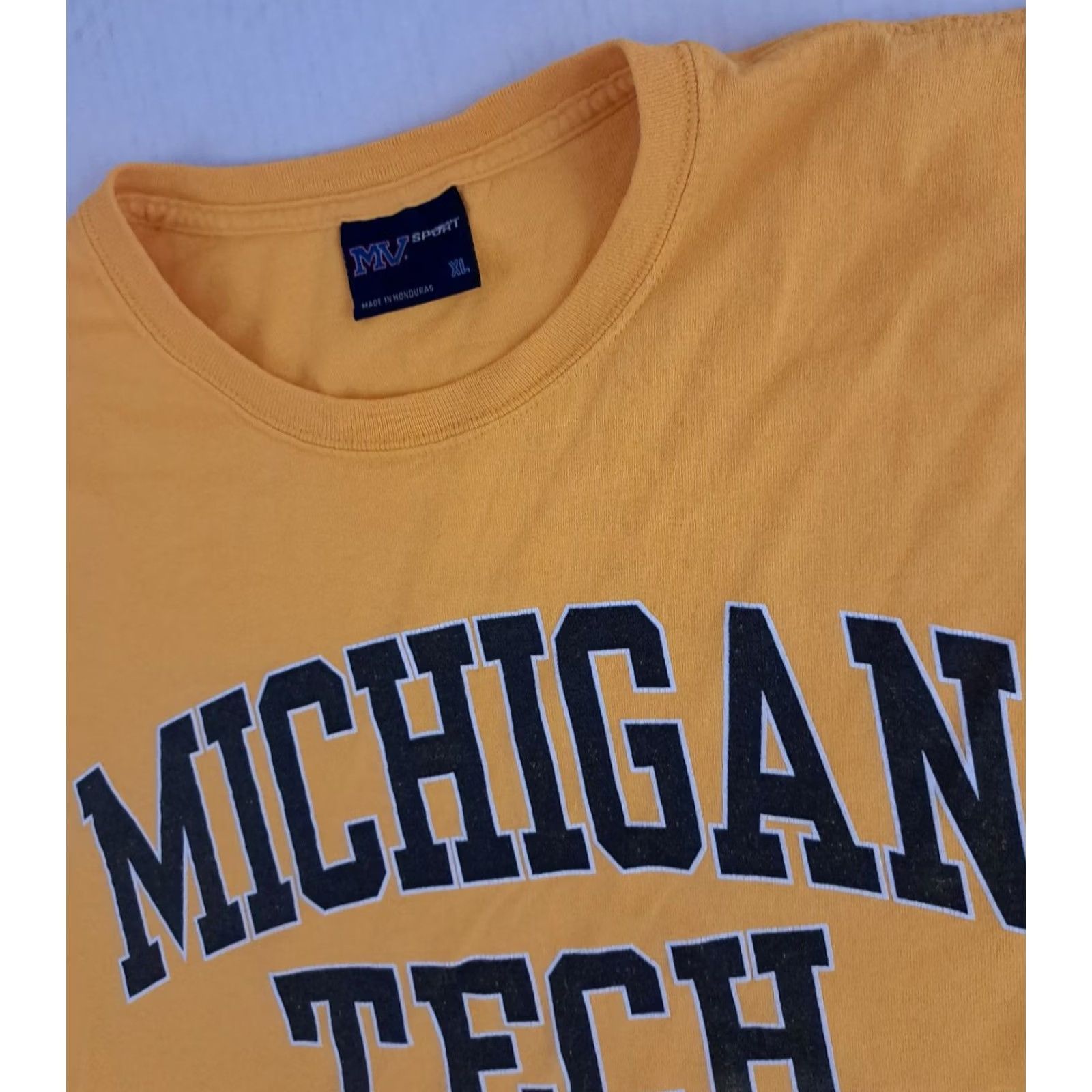 Vintage VINTAGE MV SPORT Michigan Tech University Printed T-Shirt XL Yellow Unisex Adults Crew Neck Short Sleeve Canvas Cotton 1990s Size US XL / EU 56 / 4 - 2 Thumbnail