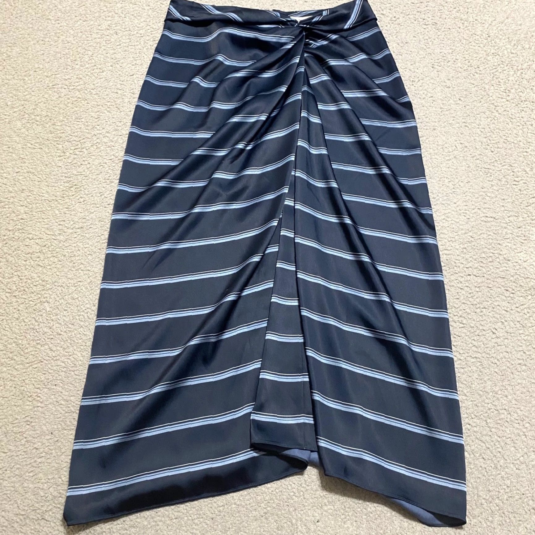Vince Vince Skirt Midi Striped Blue Zip Size 4 Satin Polyester Straight Pencil Slit Women's Pink? Size 27" / US 4 / IT 40 - 2 Thumbnail