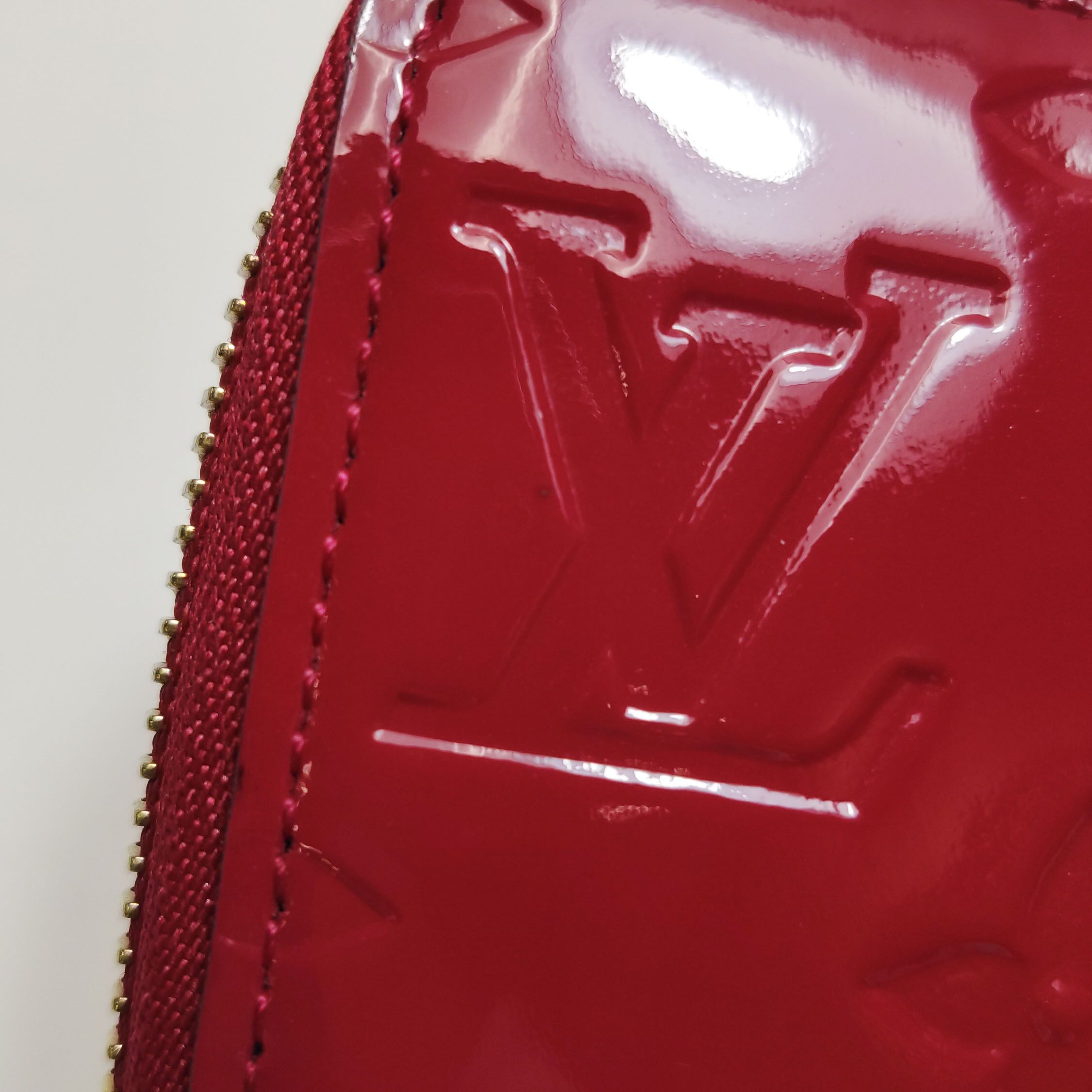 Louis Vuitton Louis Vuitton (LV) Zippy patent leather monogram embossed z Size ONE SIZE - 7 Thumbnail