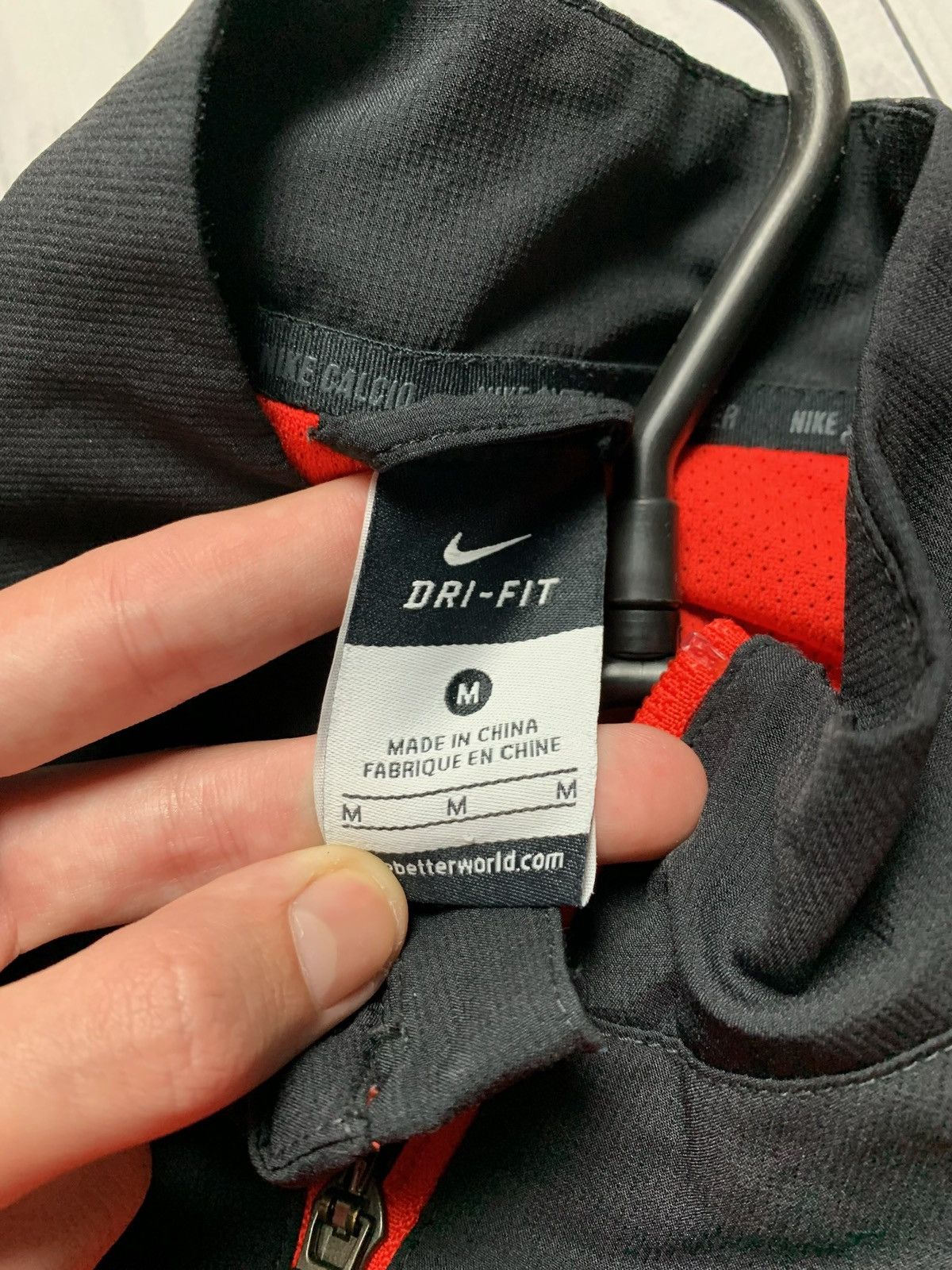 Vintage Vintage Nike Manchester United soccer jacket size M red Size US M / EU 48-50 / 2 - 6 Thumbnail